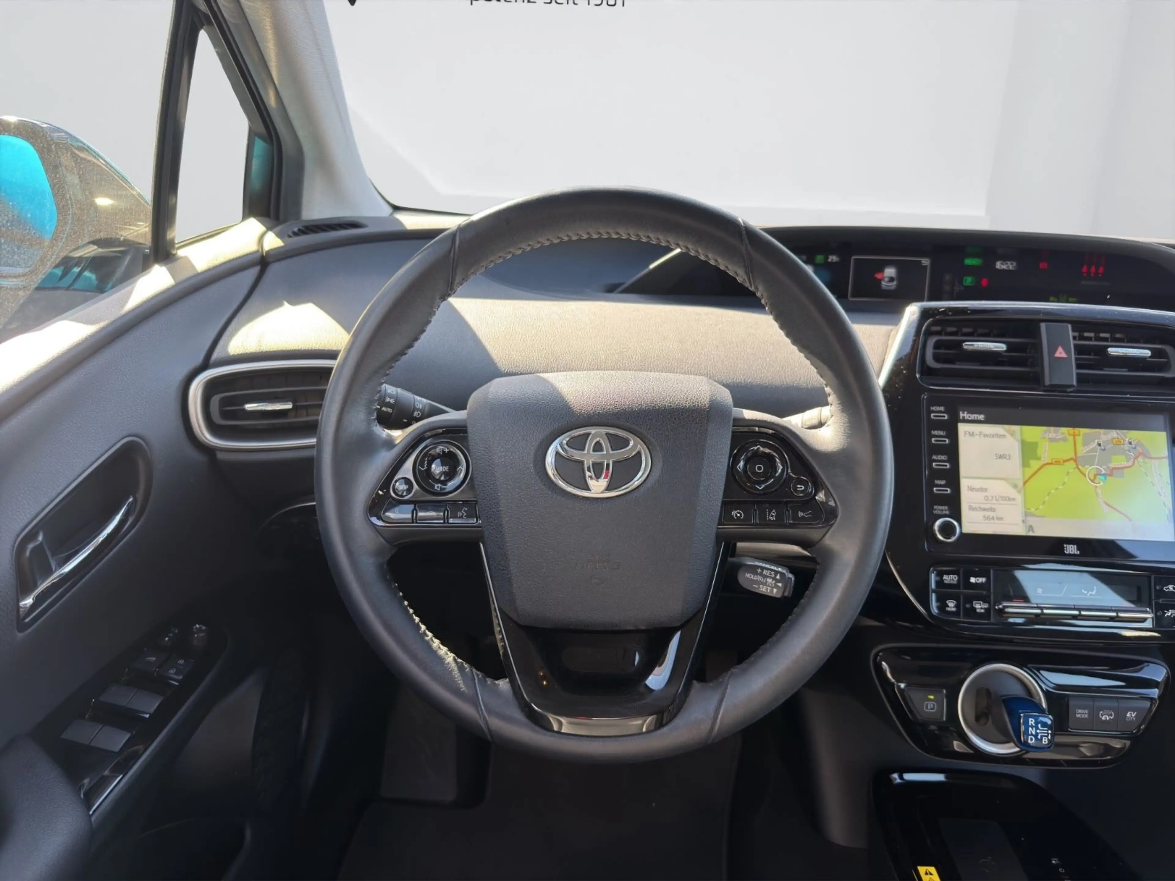 Toyota Prius Plug-in Hybrid Executive *HUD*LEDER*ACC* — photo 14