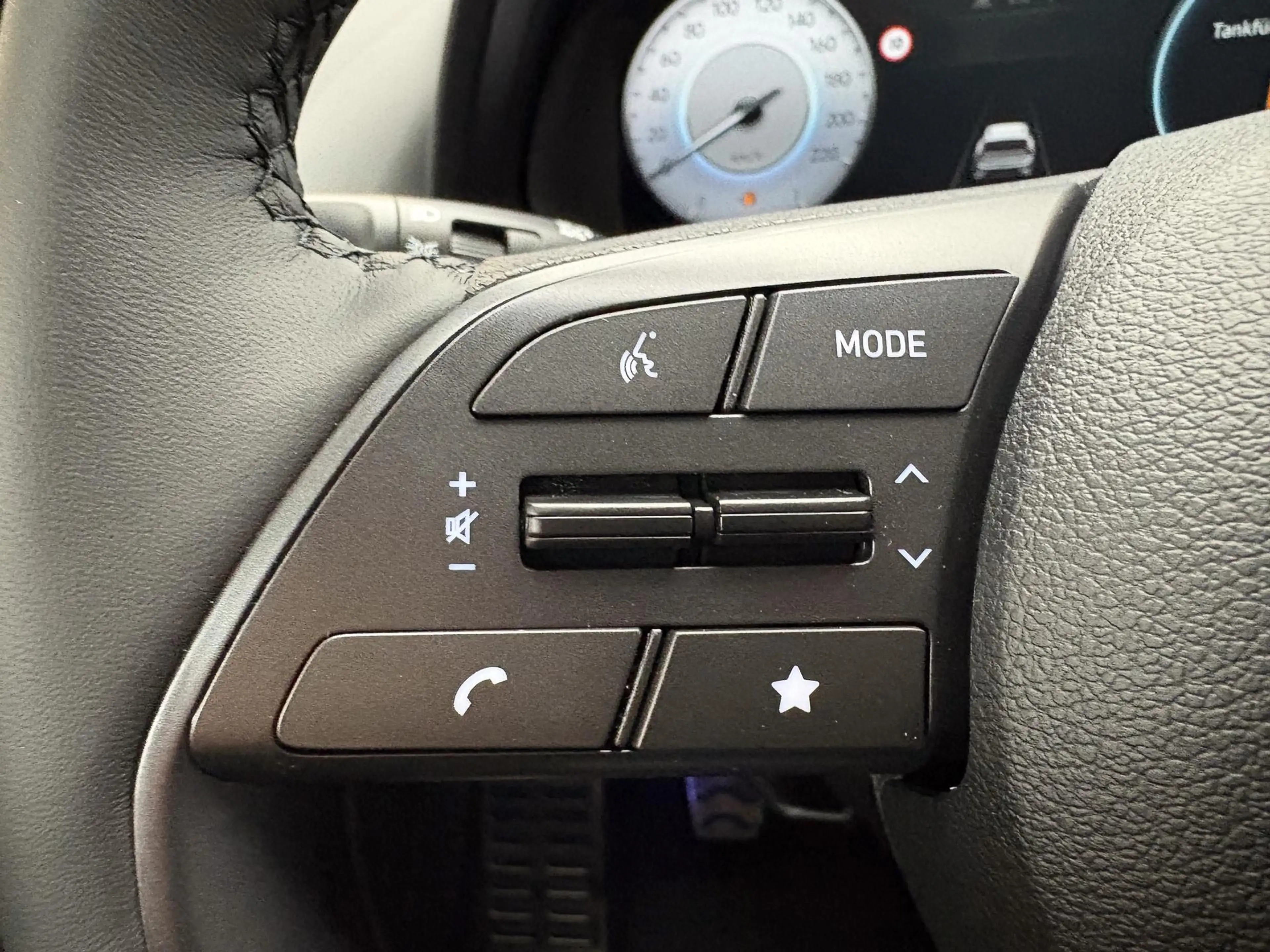 Hyundai BAYON COMFORT SHZ LED NAVI RFK PDC TEMPOMAT 1.2 MPI 5... — photo 14