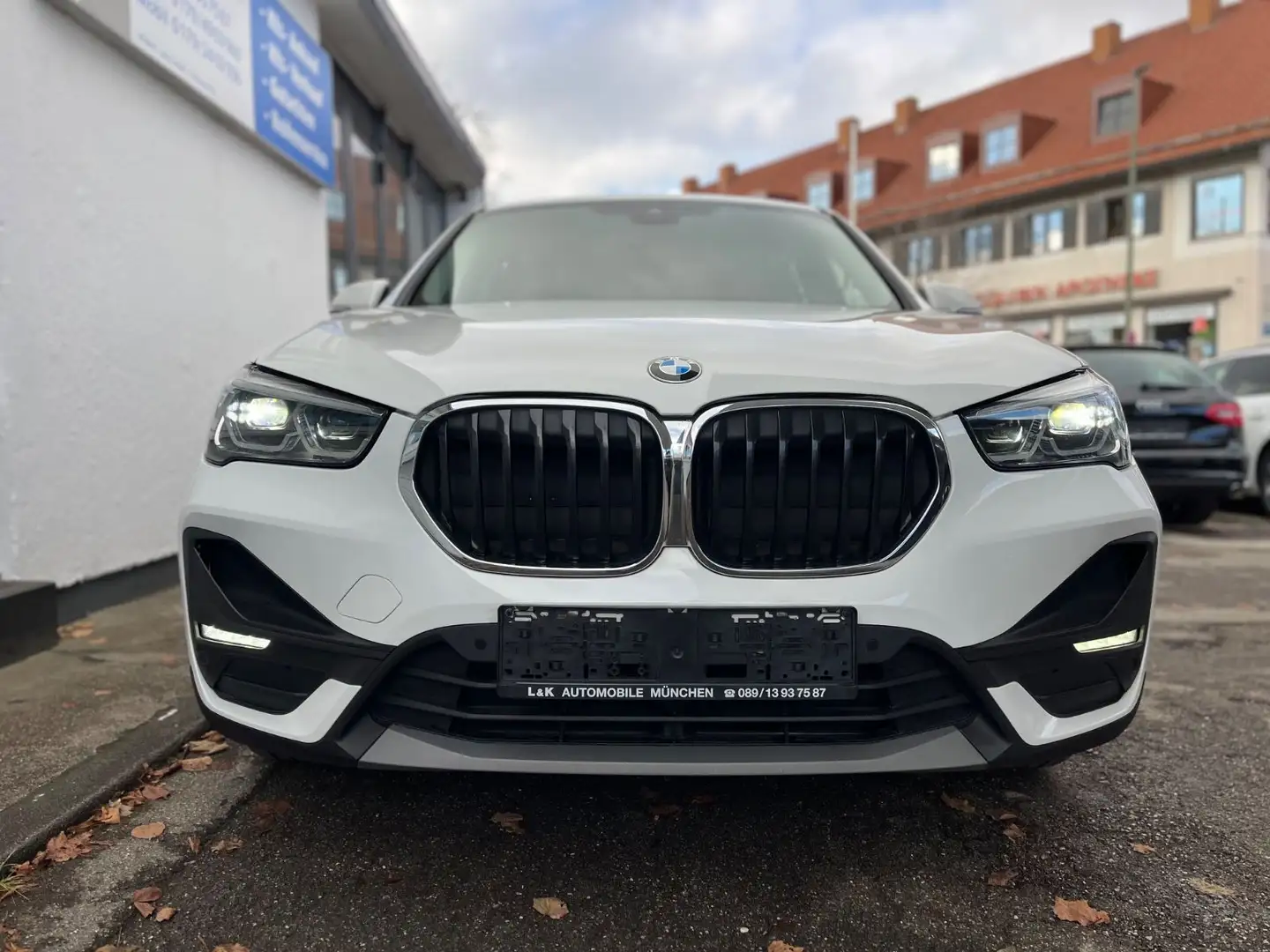 BMW X1 sDriv 18d Aut. LED+Navi+DAB+17"+el.Heckklappe Weiß - 2