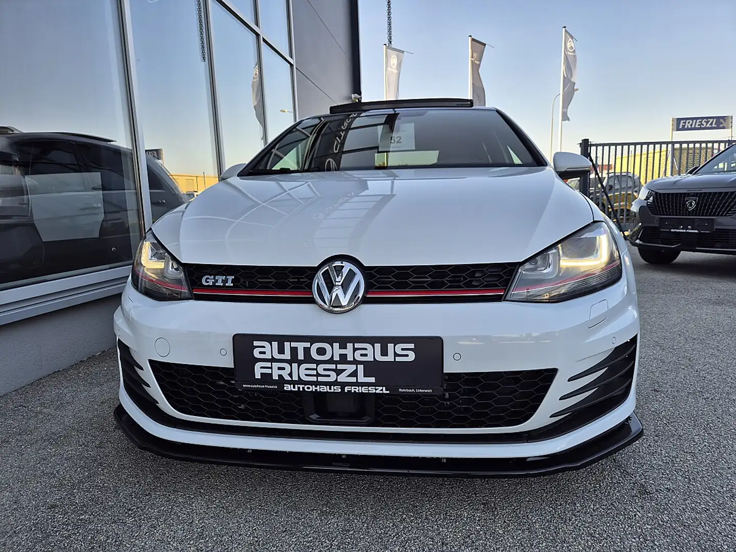 Volkswagen Golf GTI 2,0 TSI DSG Performance Weiß - 2
