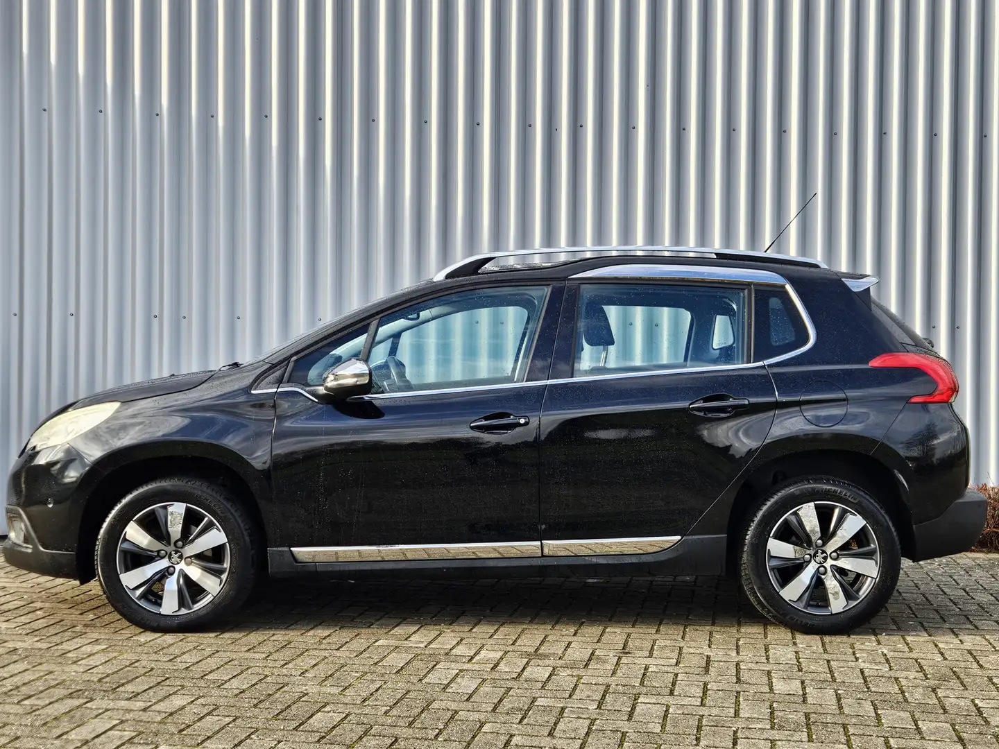 Peugeot 2008 1.6 e-HDi Allure /JBL/Cruise/Dealer Onderhouden! Schwarz - 2