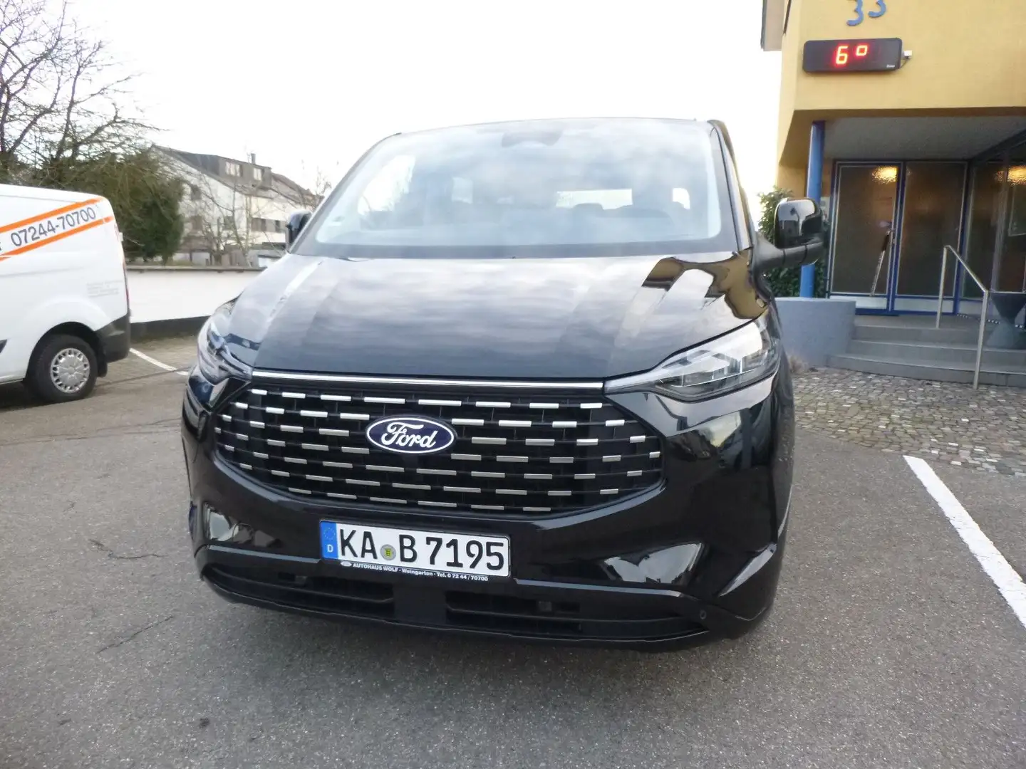 Ford Tourneo Custom L1 2.5 PHEV Titanium AHK schw. Zwart - 2