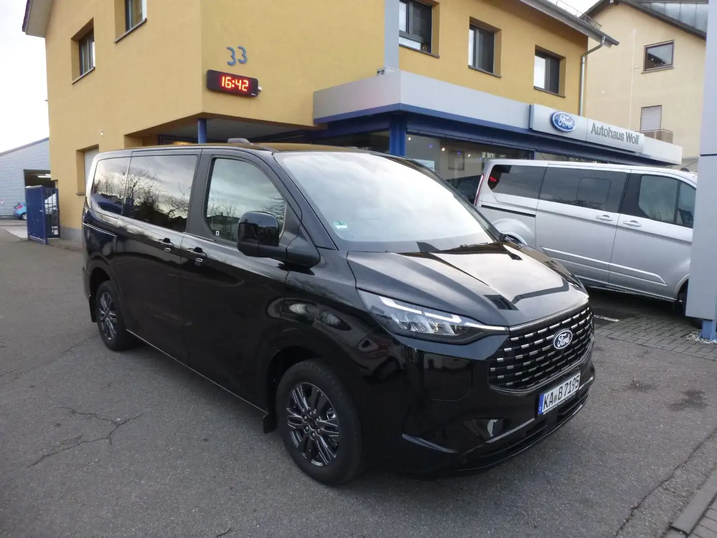 Ford Tourneo Custom L1 2.5 PHEV Titanium AHK schw. Zwart - 1