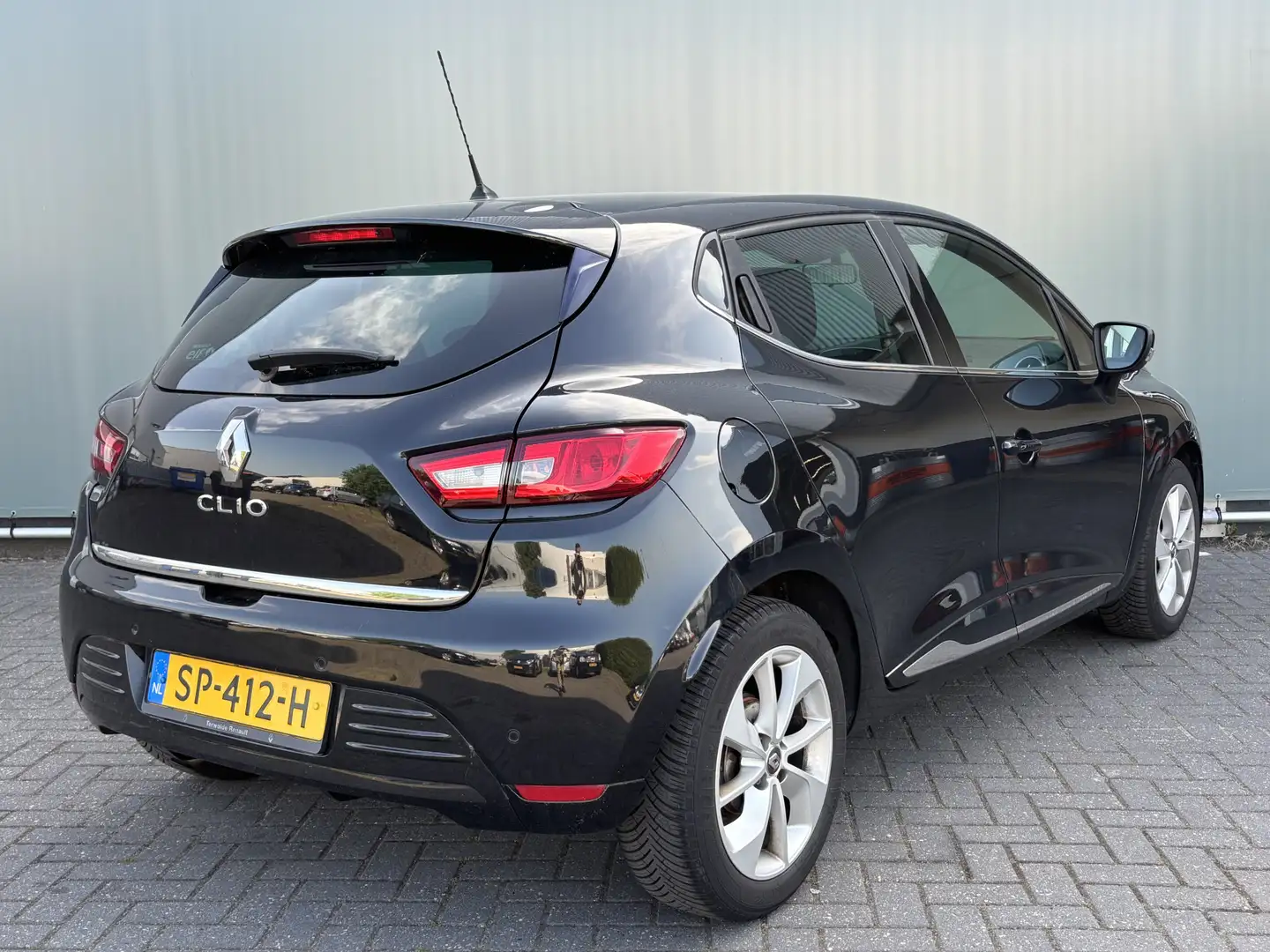 Renault Clio BWJ 2018 0.9 TCe 90 PK Limited AIRCO / NAVI / CRUI Zwart - 2