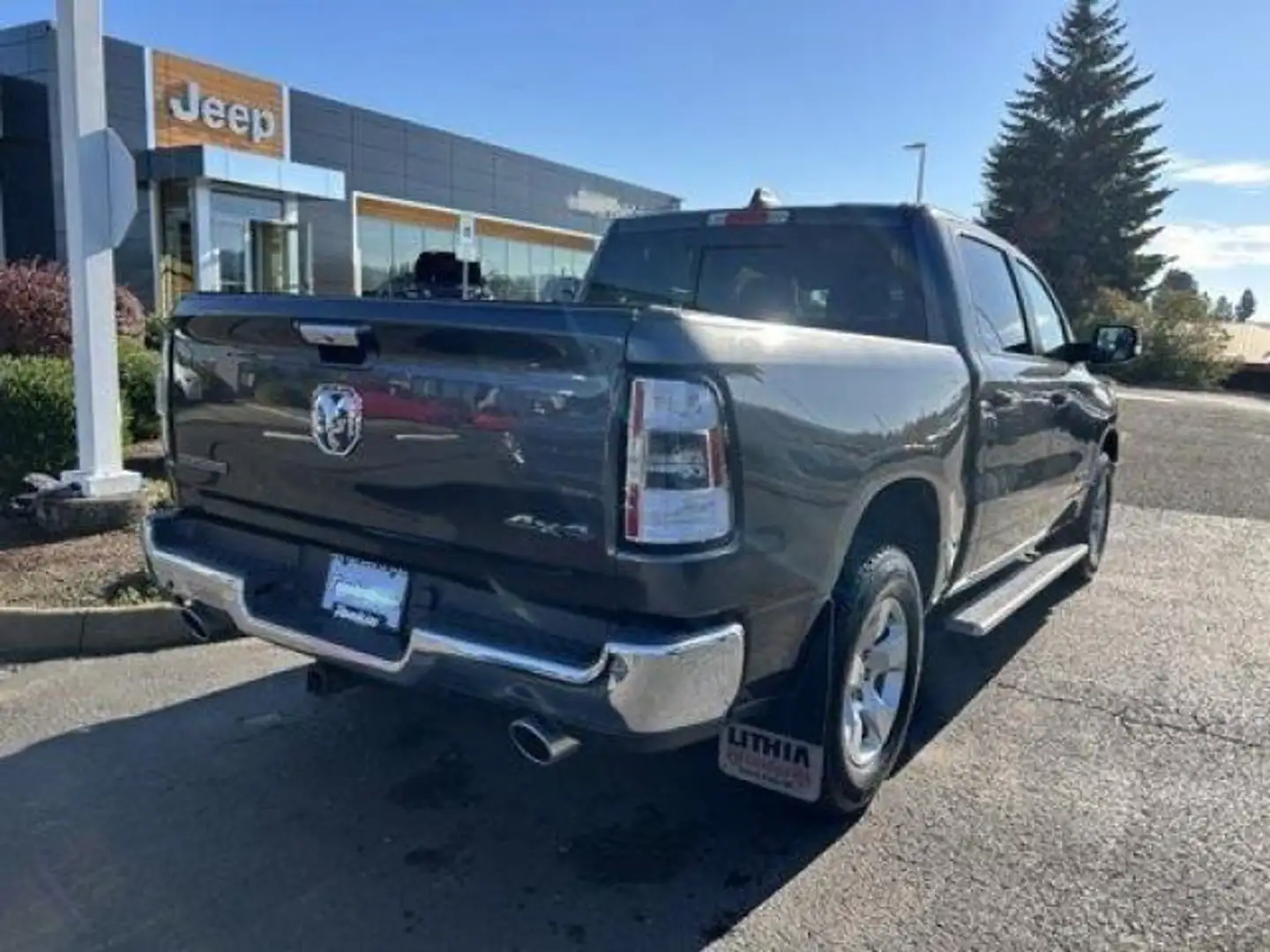 Dodge RAM 1500 3.0L EcoDiesel V6 4x4 Big Horn Gris - 2