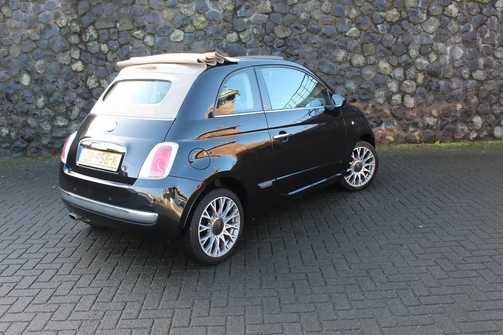 Fiat 500C 1.2 Rock Cabrio Leder Navi Parkdistance blue tooth Zwart - 2