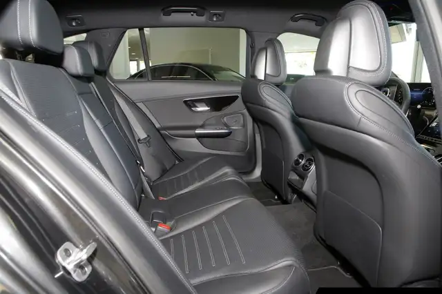 Mercedes-Benz C-Class view 9