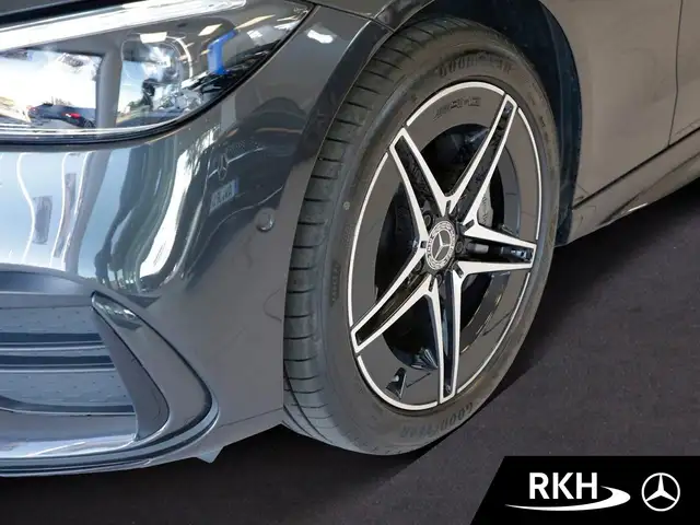 Mercedes-Benz C-Class view 5