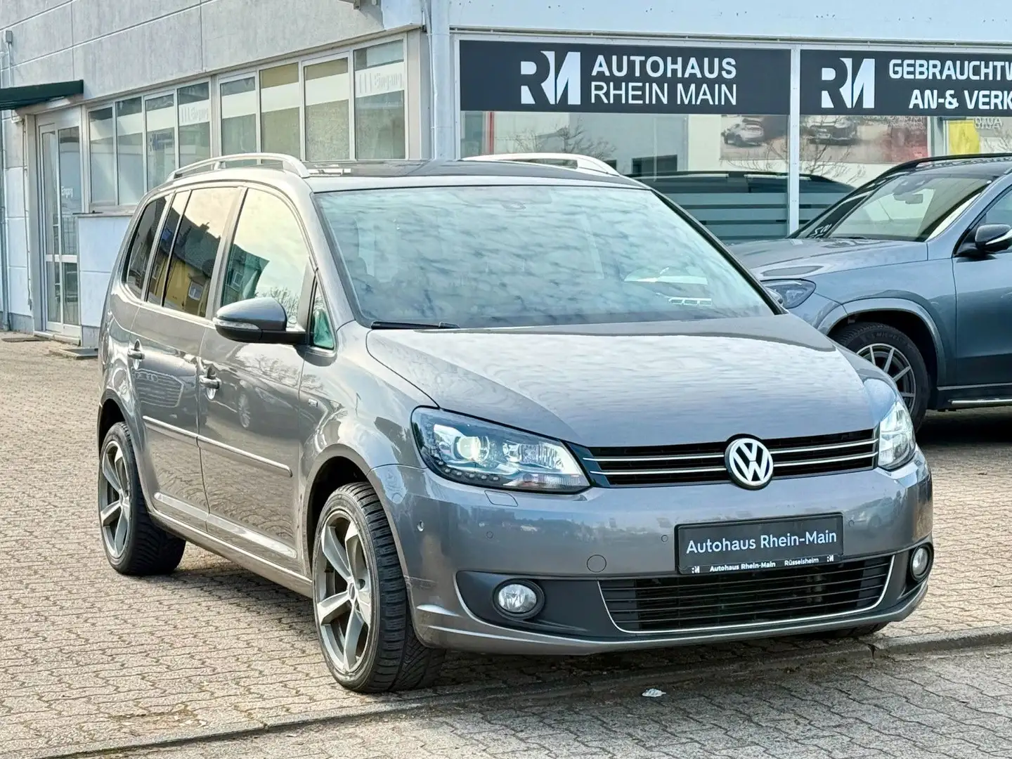 Volkswagen Touran Cup BMT*7-Sitze*Nav*Xen*Pdc*Shz Grijs - 1