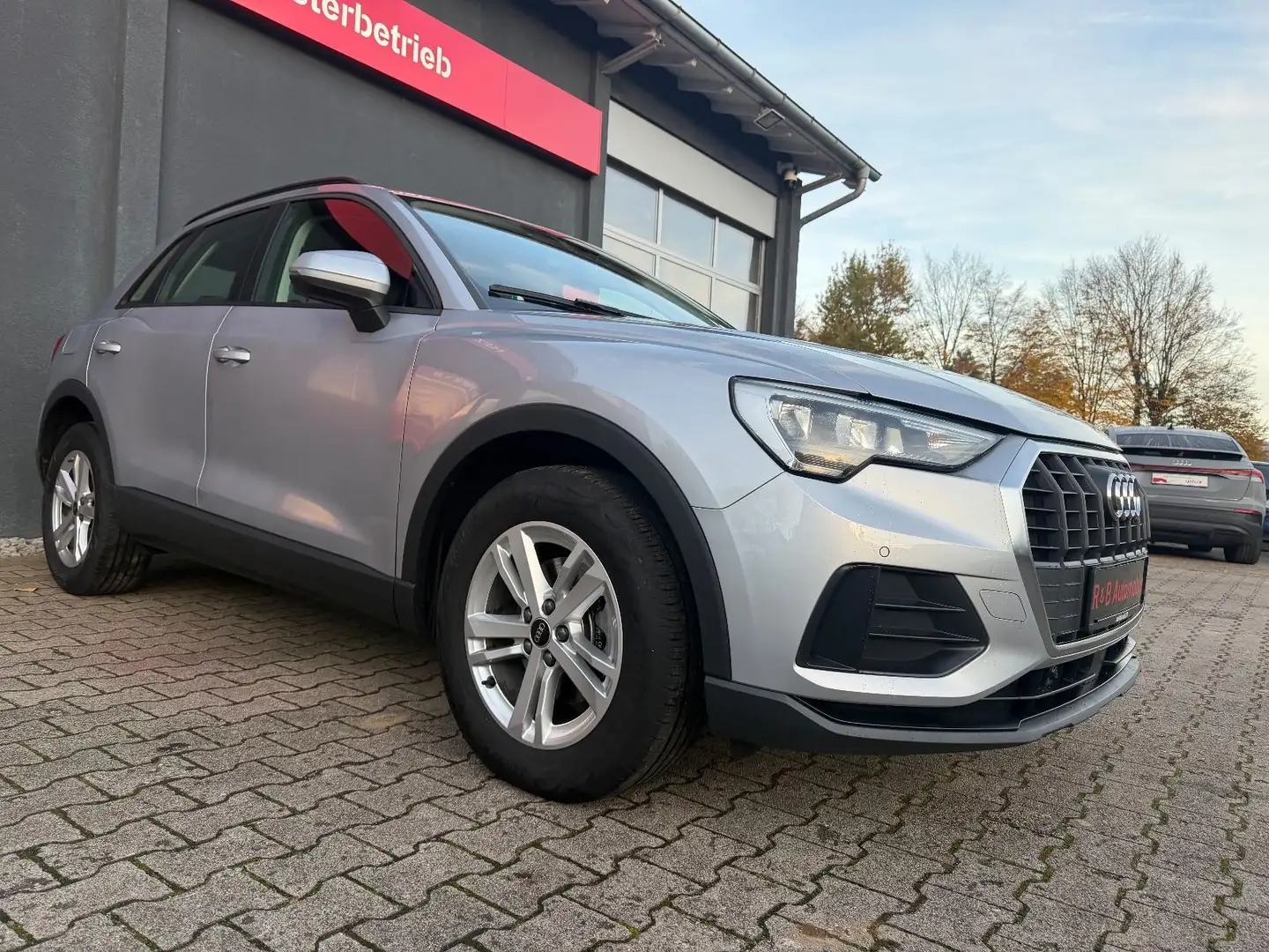 Audi Q3 35 TDI basis*Led*Navi*Asisstenz*1xHand Silber - 2