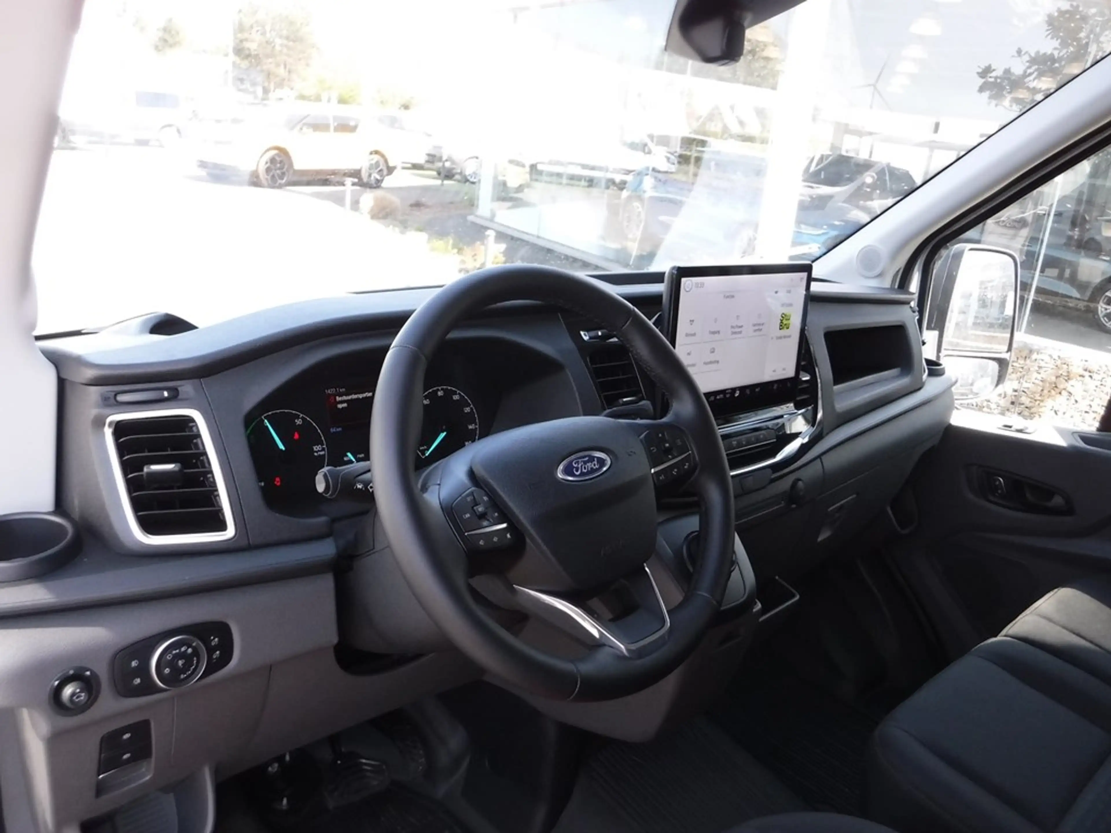 Ford E-Transit — photo 7