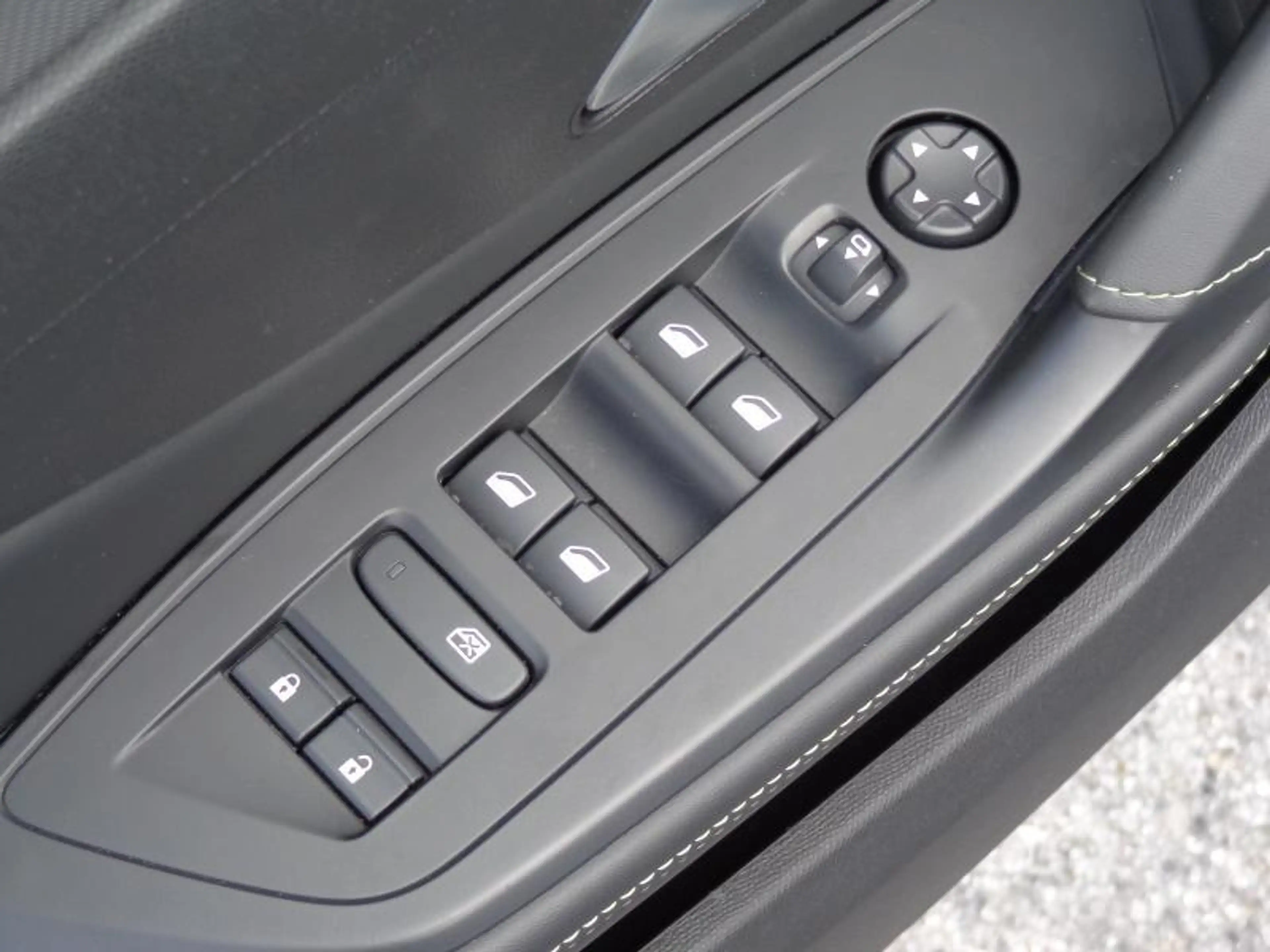 Peugeot 408 MHEV GT e-DCS6 - Toit ouvrant - Sièges élect. — photo 14