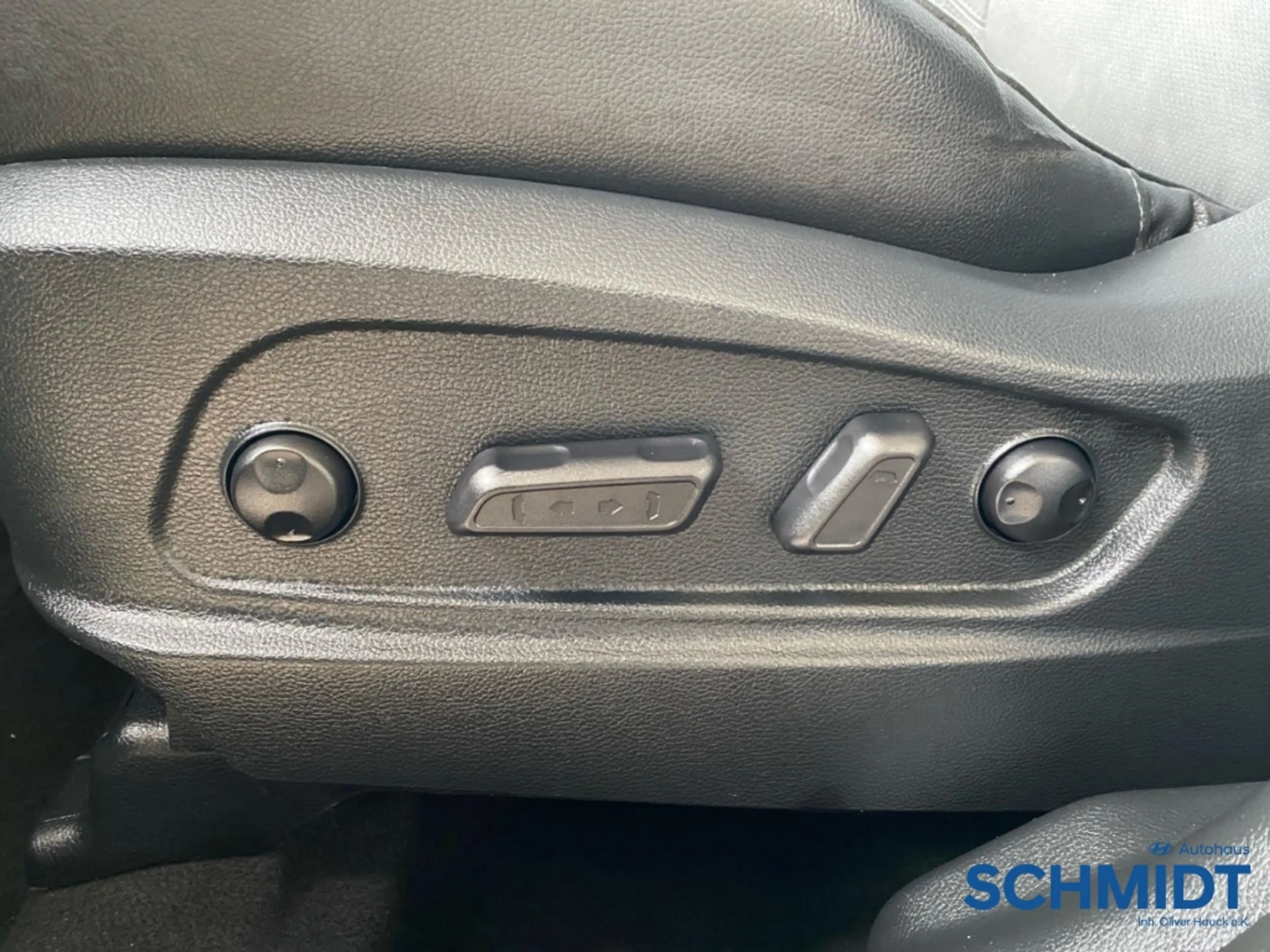 Kia Carens Spirit 7-Sitzer 1.Hand El. Pano Navi Leder Klimasi — photo 15