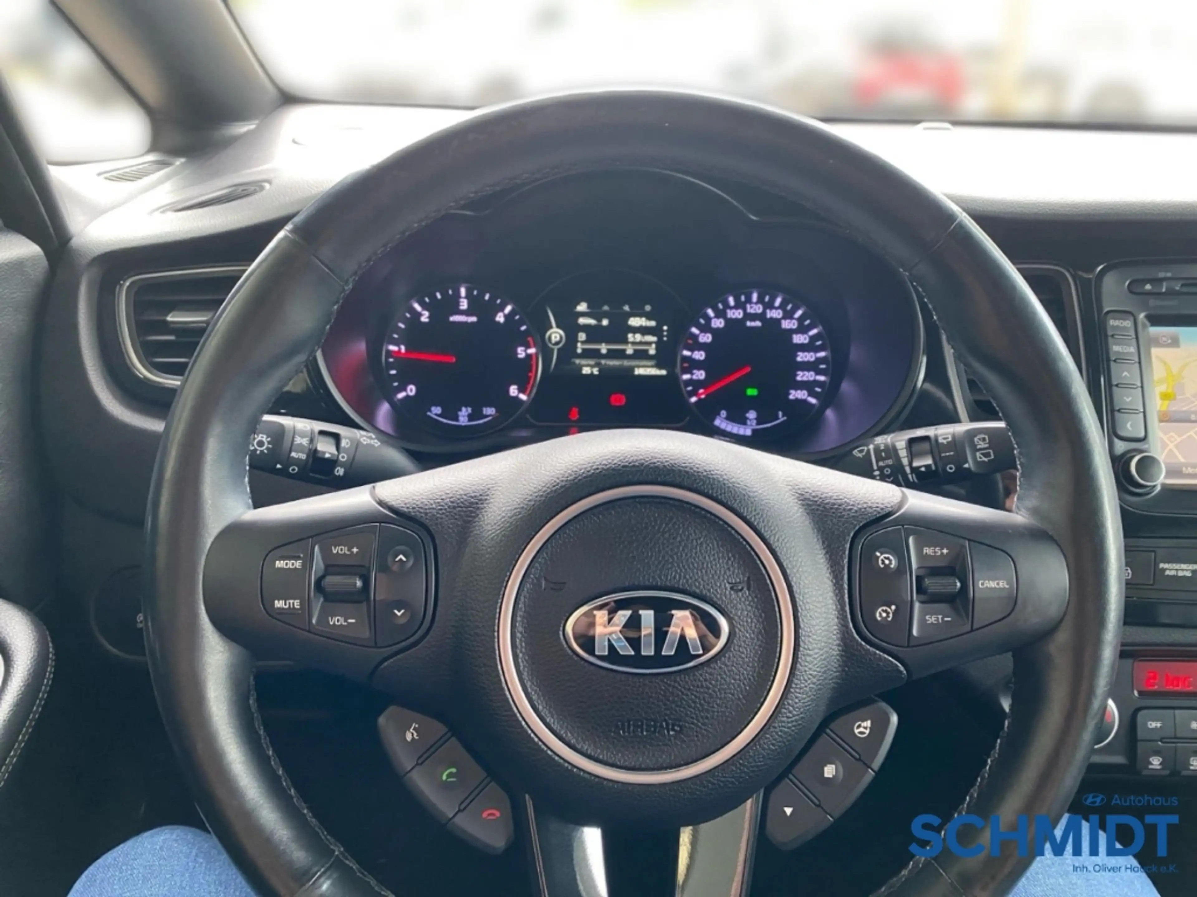 Kia Carens Spirit 7-Sitzer 1.Hand El. Pano Navi Leder Klimasi — photo 8