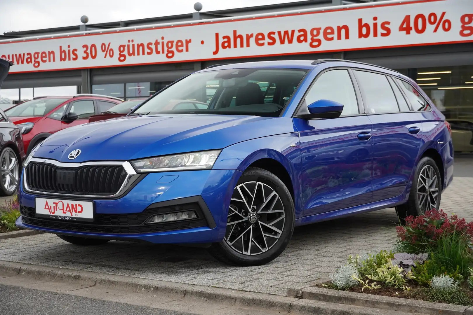 Skoda Octavia Combi 2.0 TDI Clever LED Navi Kamera DAB Blau - 2