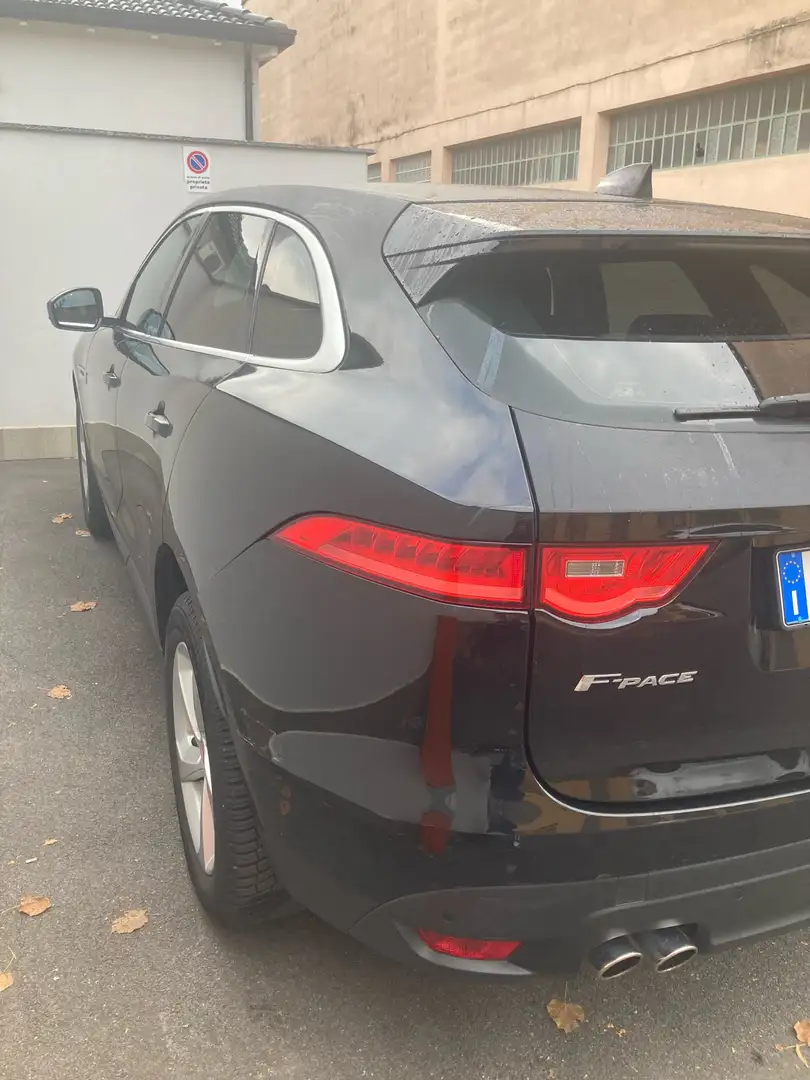 Jaguar F-Pace 2.0d i4 Pure 180cv auto my19 Nero - 1