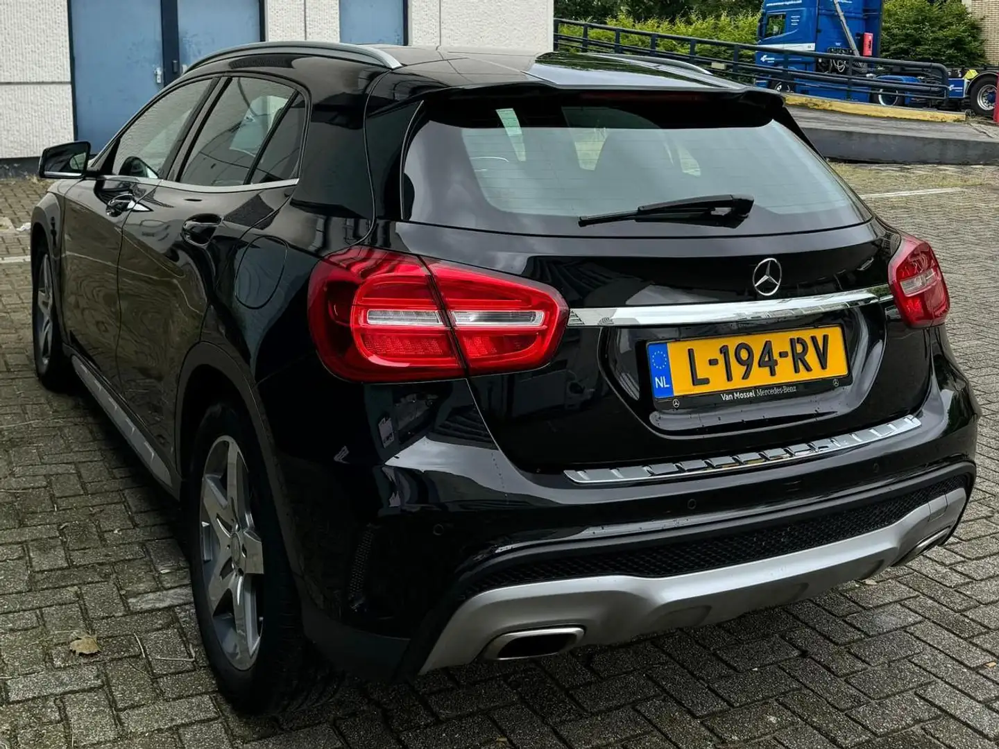 Mercedes-Benz GLA 180 GLA 180 Prestige Sport 1.6 90KW 2016 Zwart Černá - 1