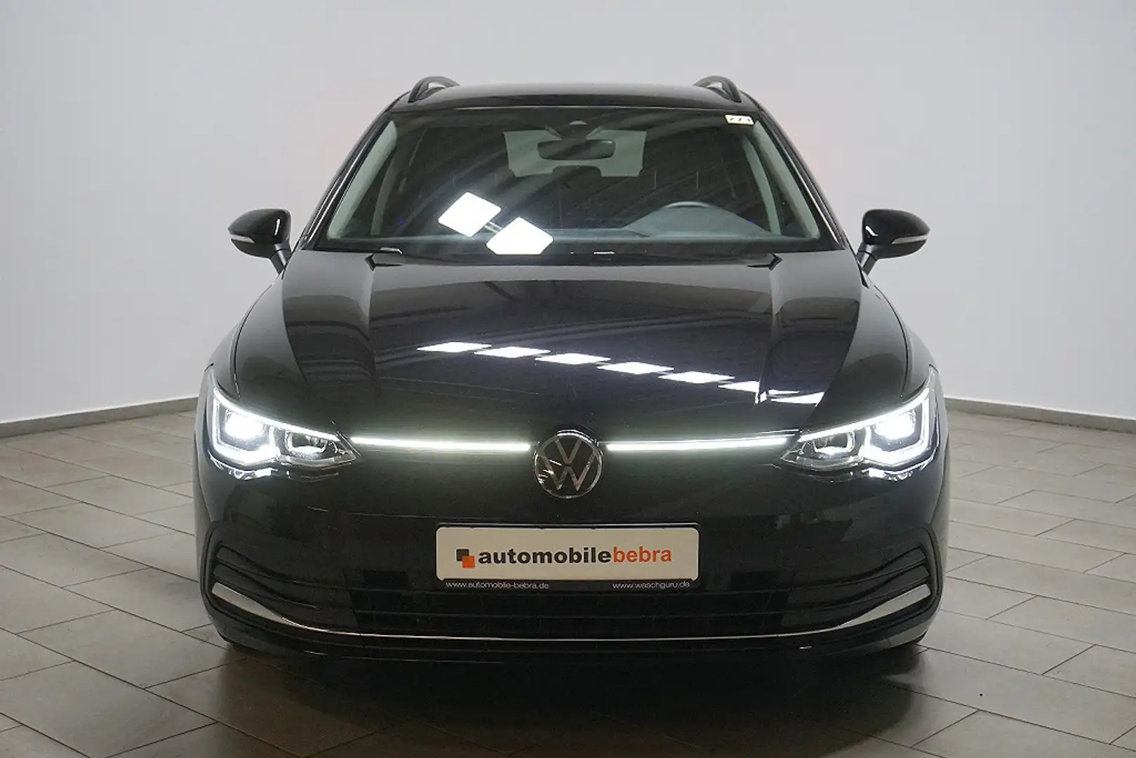 Volkswagen Golf 8 2.0TDI DSG Style Virtual AHK Standhz Navi Schwarz - 2