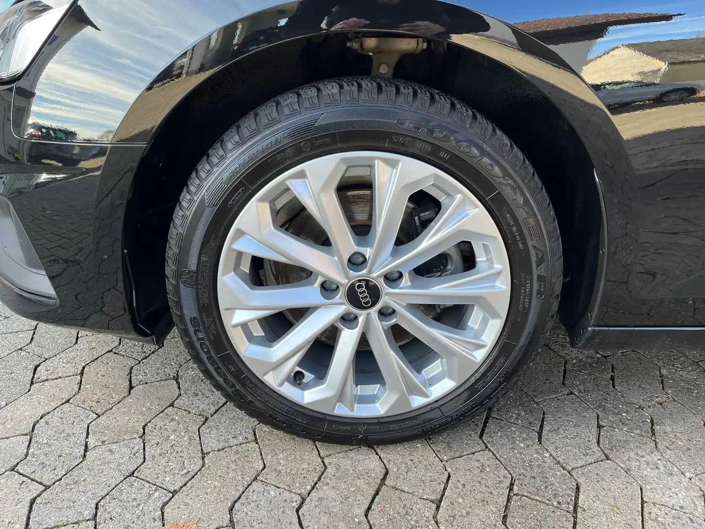 Audi A4 Avant 35 TDI LED NAVI ACC AHK KAM. TOTWINKEL Schwarz - 2