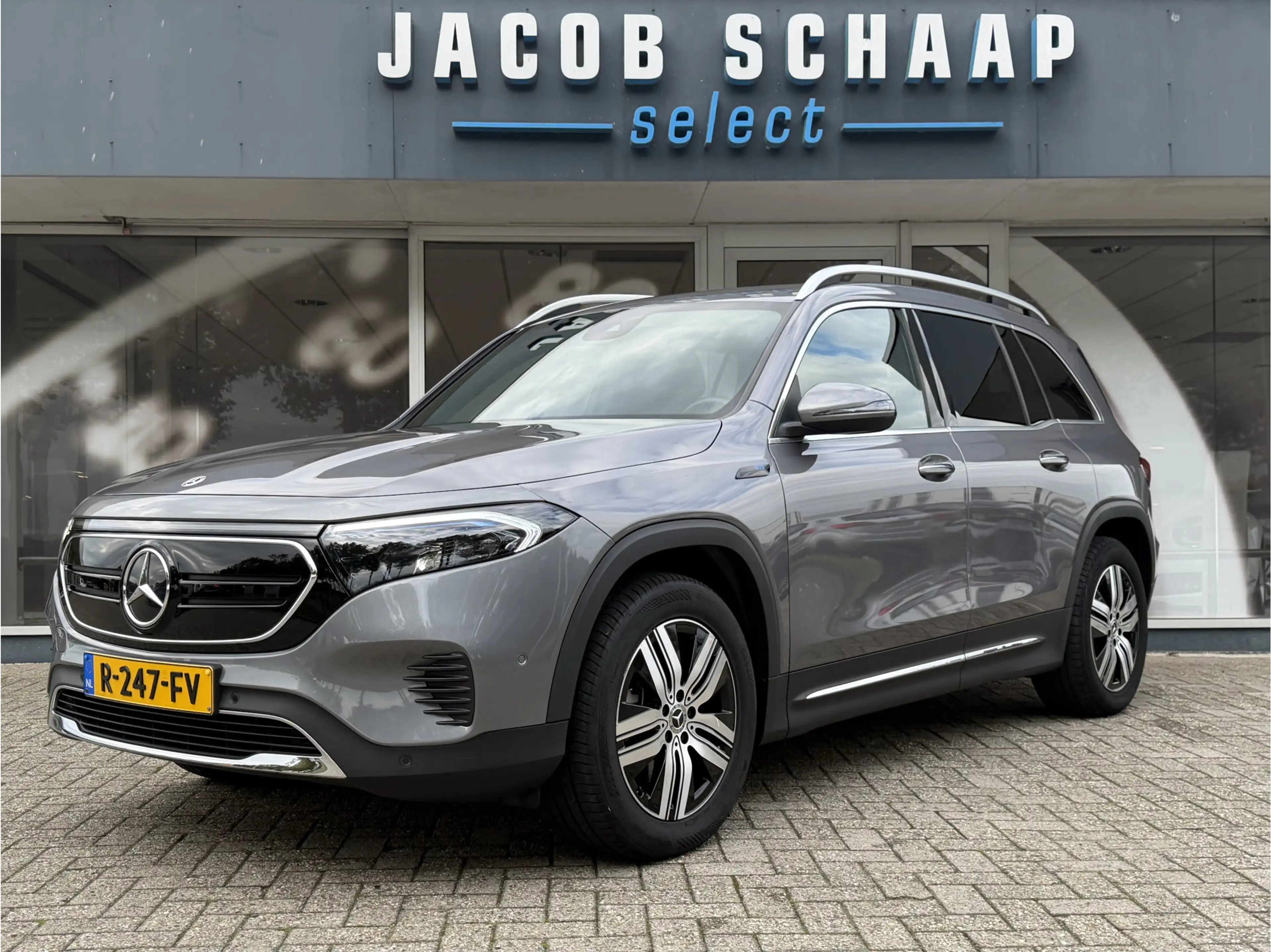 Mercedes-Benz EQB 250 Luxury Line 67 kWh / 98,50% SoH / Camera / Sensore