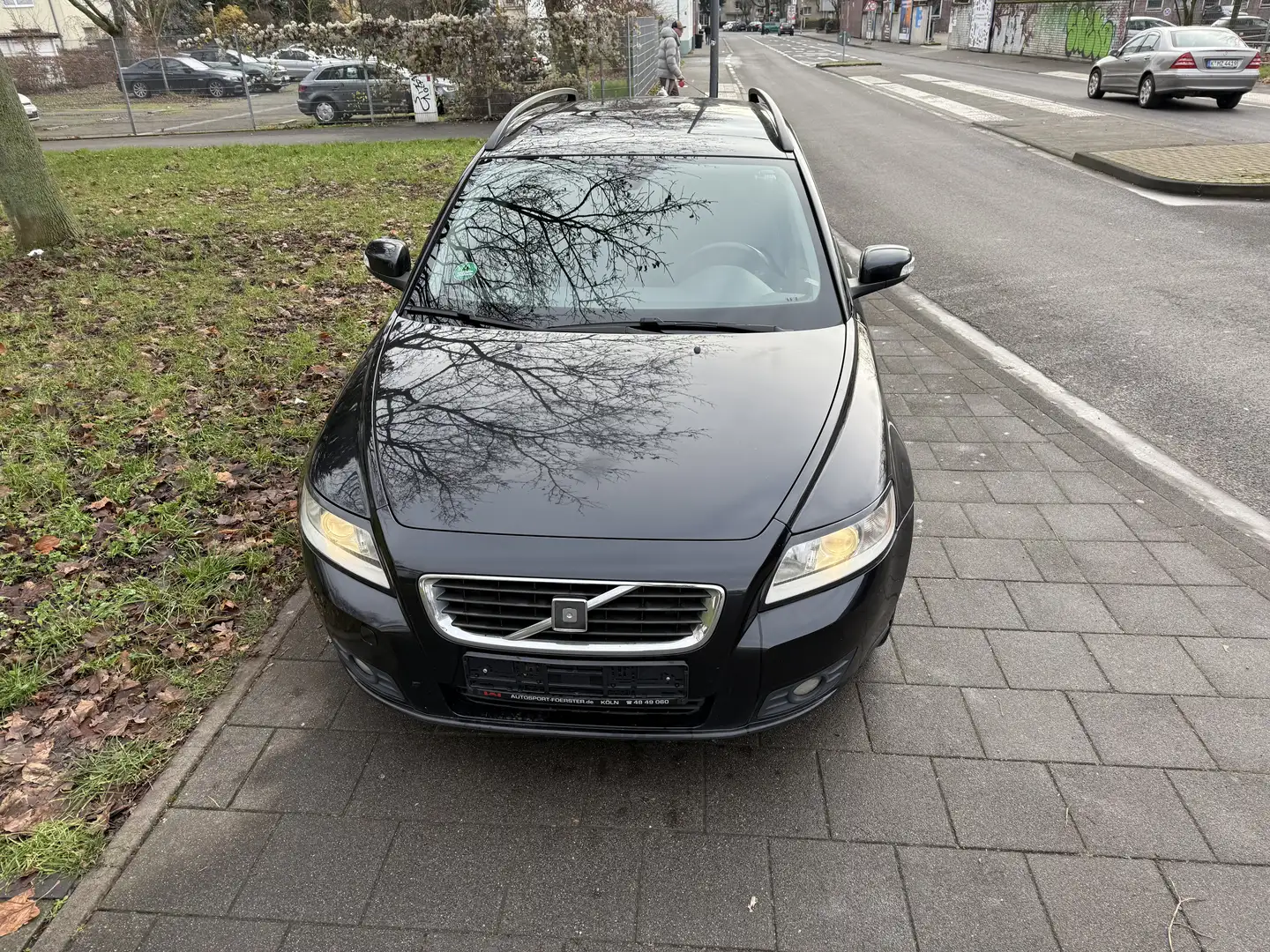 Volvo V50 1.8 F Kinetic Schwarz - 1