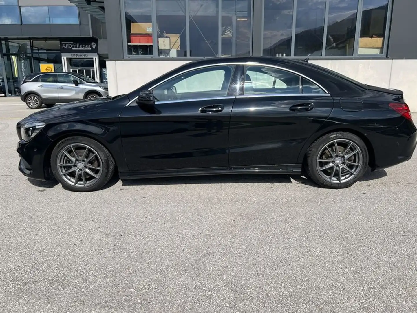 Mercedes-Benz CLA 220 d 4MATIC Schwarz - 2