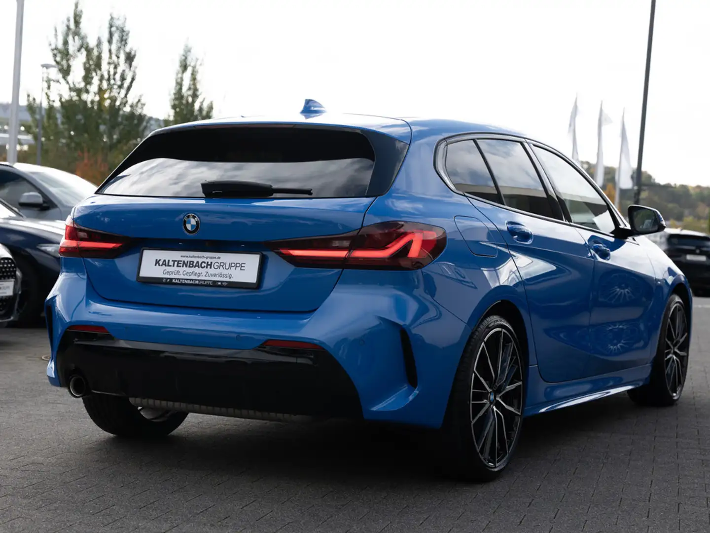 BMW 118 i M-Sport PANO LED ACC NAVI H/K KAMERA Blau - 2