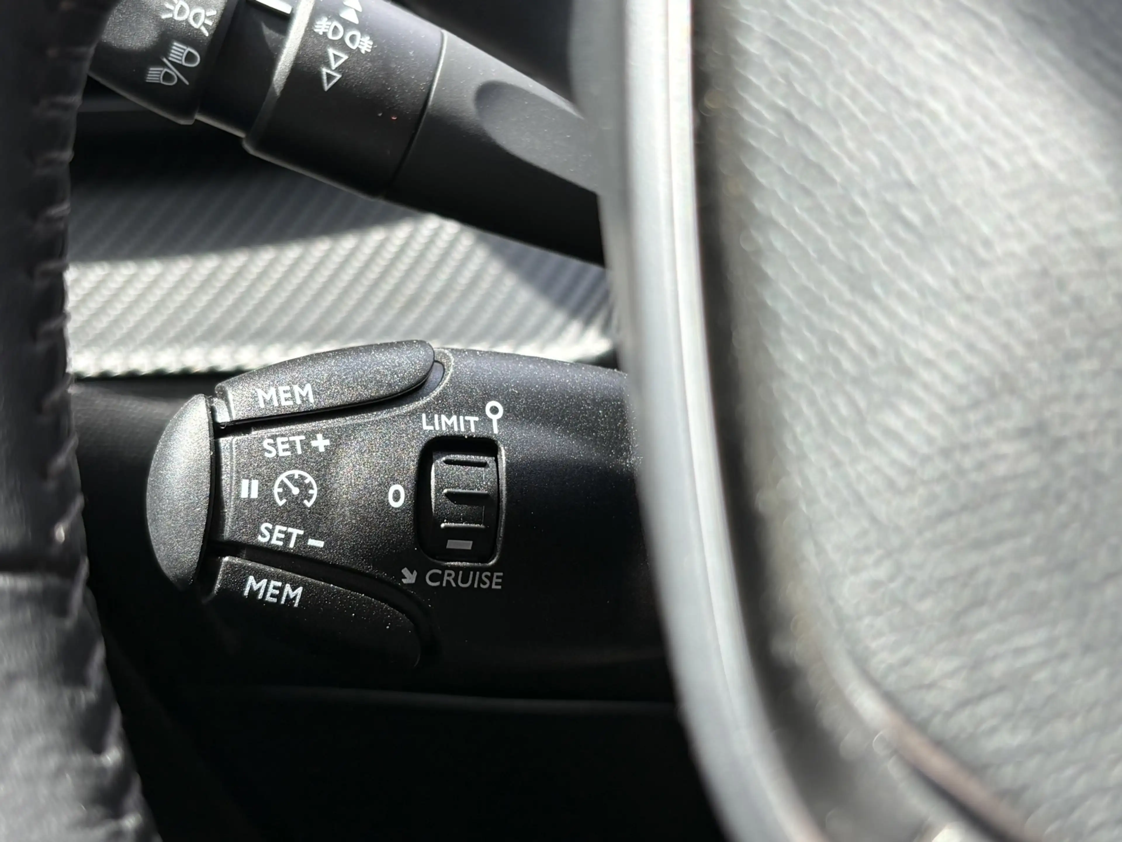 Peugeot e-2008 EV Active Pack 50 kWh -SOH 91.25%-3 FASE-TREKHAAK- — photo 19
