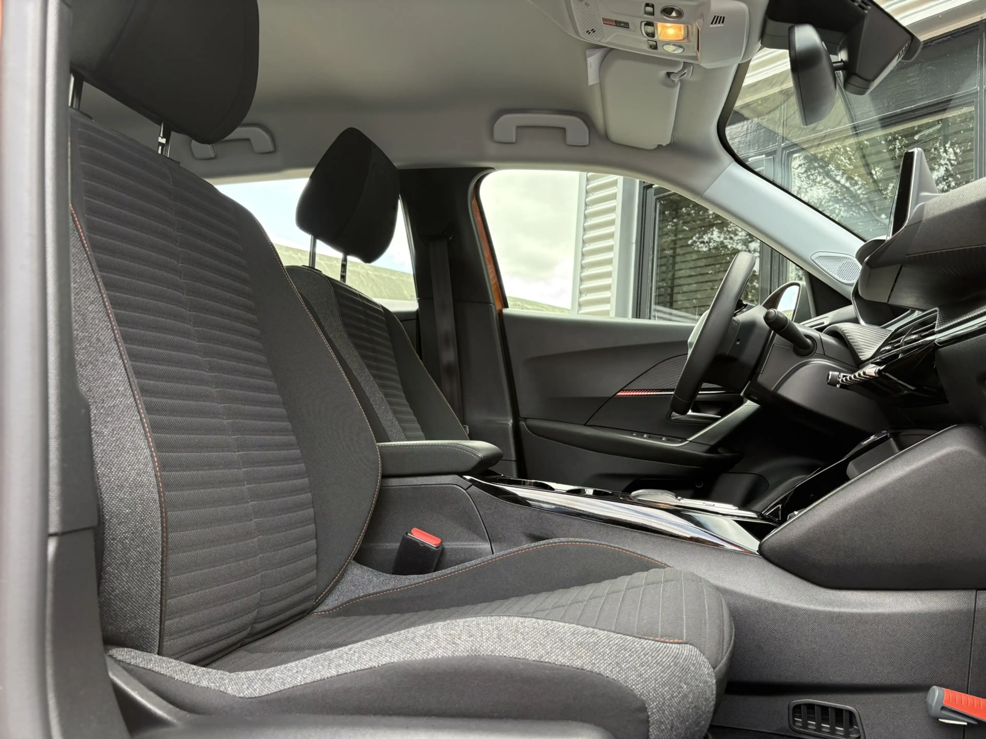 Peugeot e-2008 EV Active Pack 50 kWh -SOH 91.25%-3 FASE-TREKHAAK- — photo 8