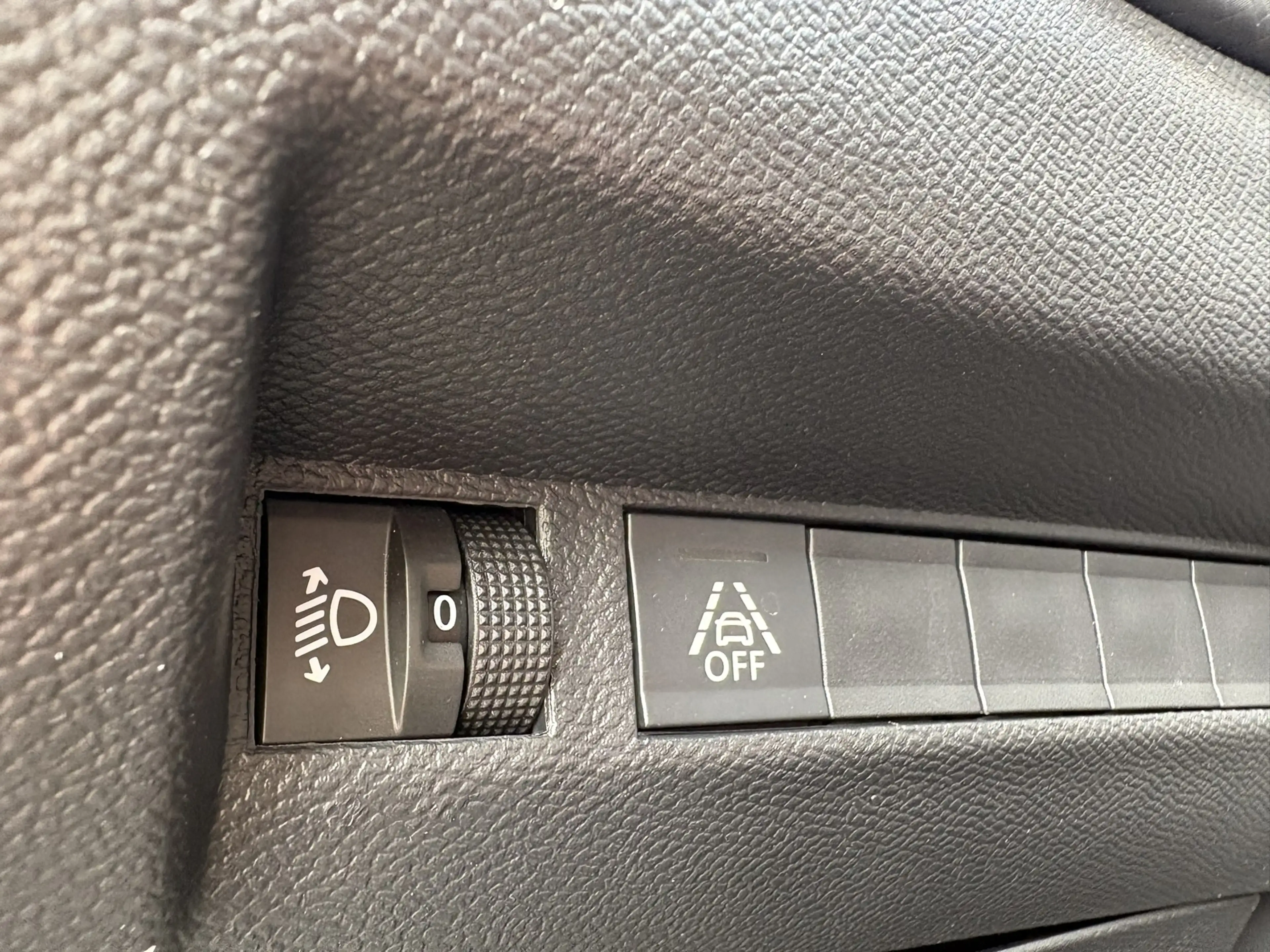 Peugeot e-2008 EV Active Pack 50 kWh -SOH 91.25%-3 FASE-TREKHAAK- — photo 17
