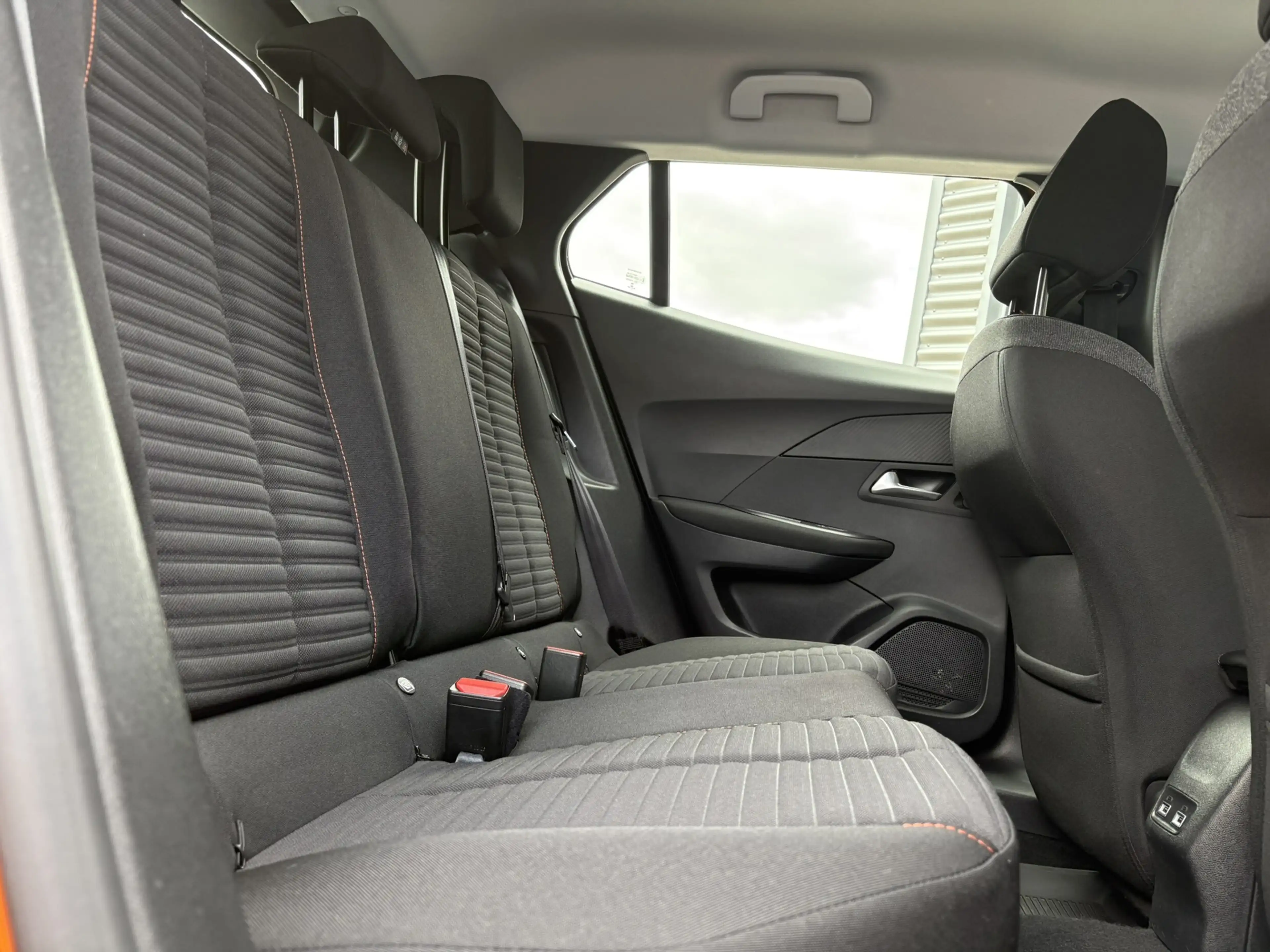 Peugeot e-2008 EV Active Pack 50 kWh -SOH 91.25%-3 FASE-TREKHAAK- — photo 9