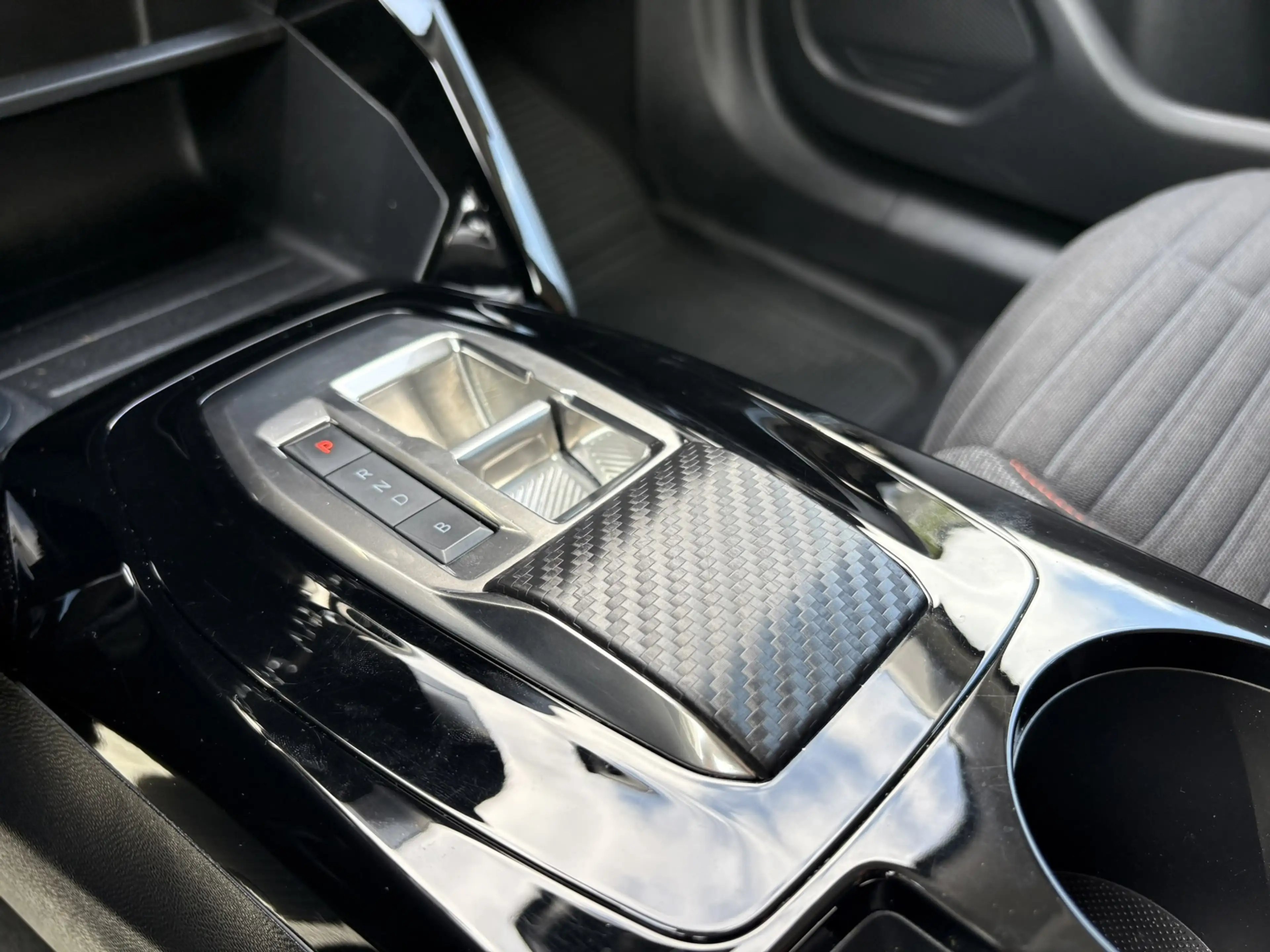 Peugeot e-2008 EV Active Pack 50 kWh -SOH 91.25%-3 FASE-TREKHAAK- — photo 22
