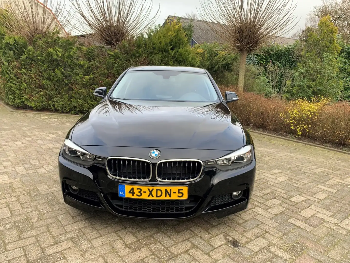 BMW 320 MET M PAKKET, M STUUR, DUBBELE UITLAAT. Schwarz - 2