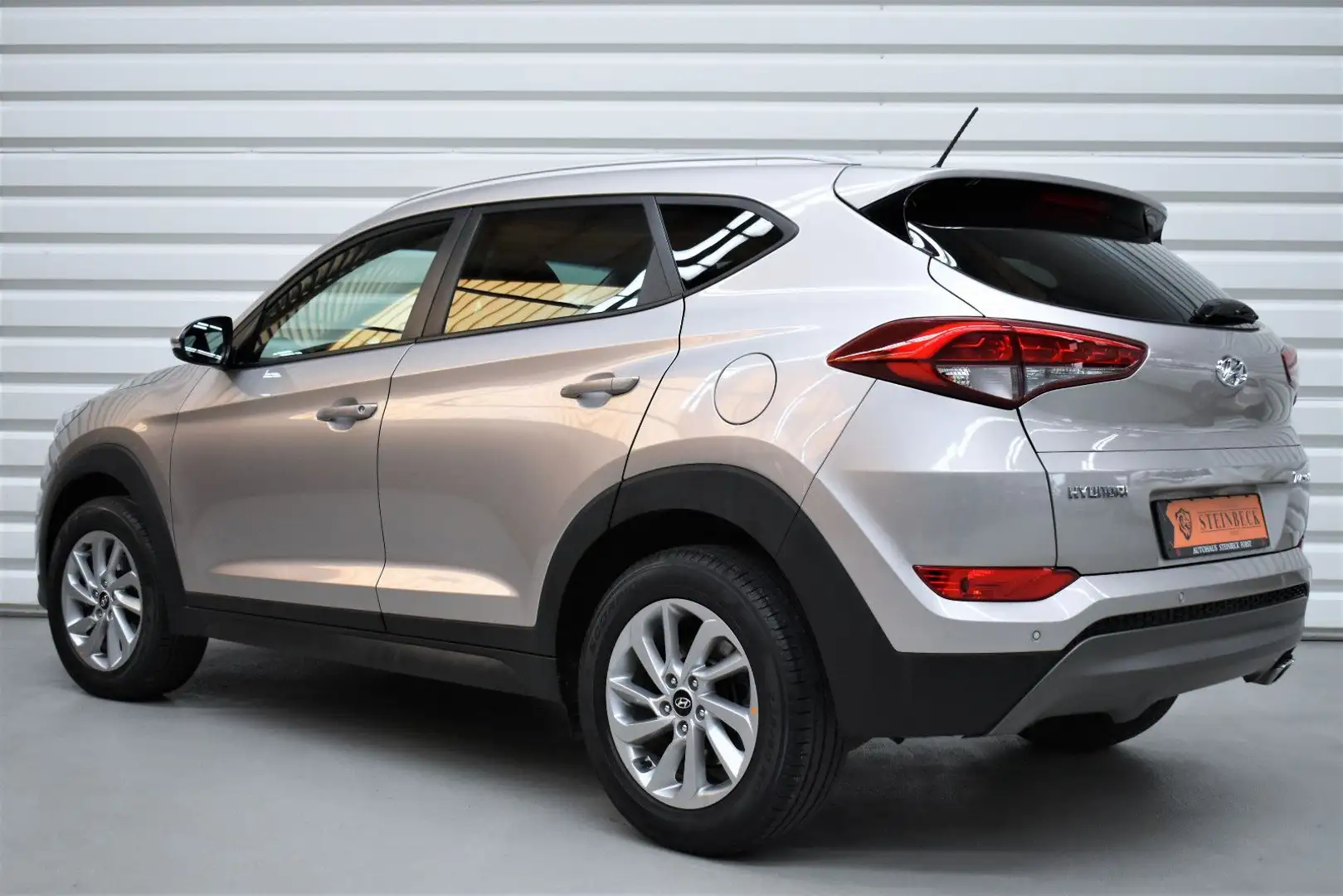 Hyundai TUCSON Trend 2WD+PDC+Tempomat+SHZ Weiß - 2
