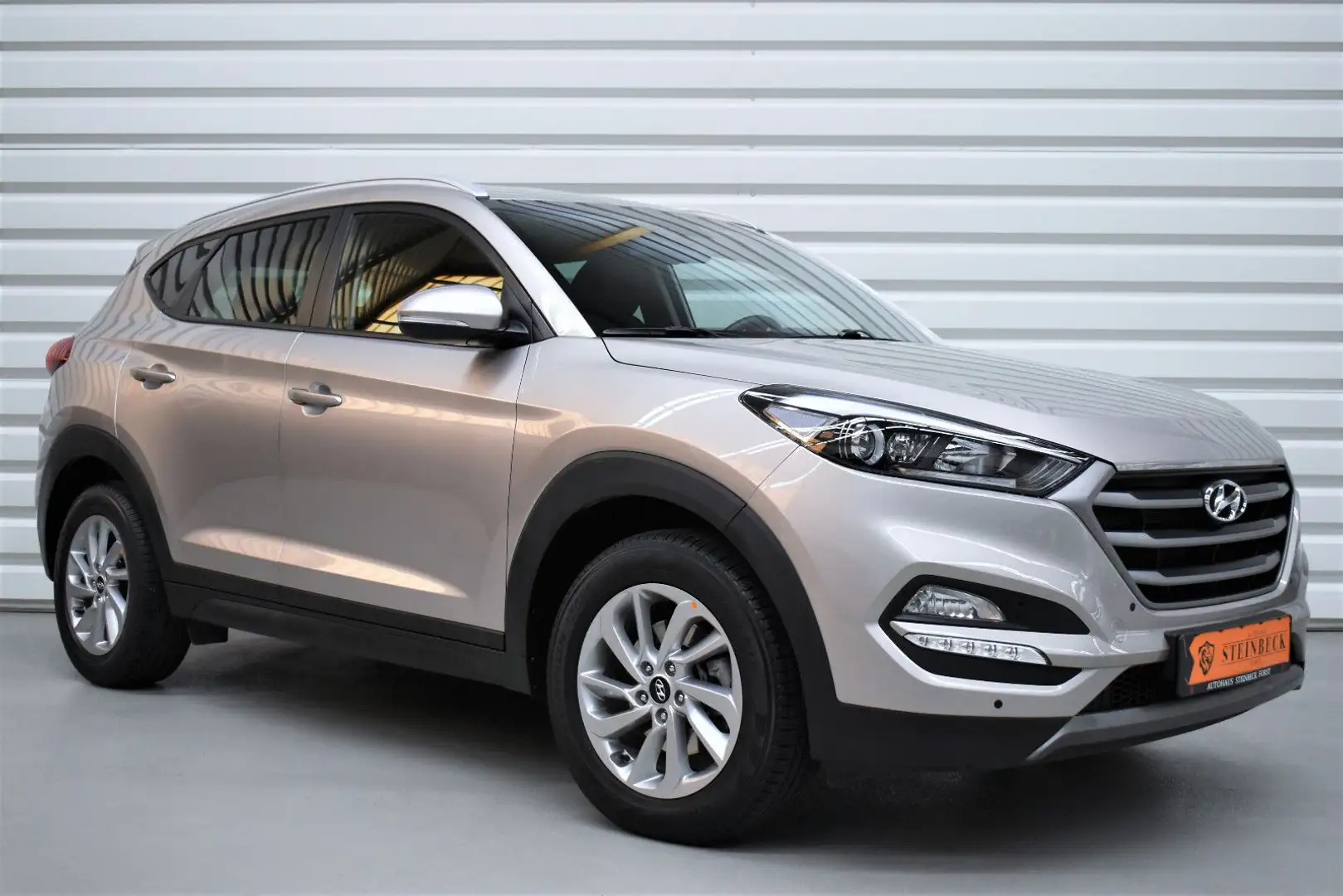 Hyundai TUCSON Trend 2WD+PDC+Tempomat+SHZ Weiß - 1