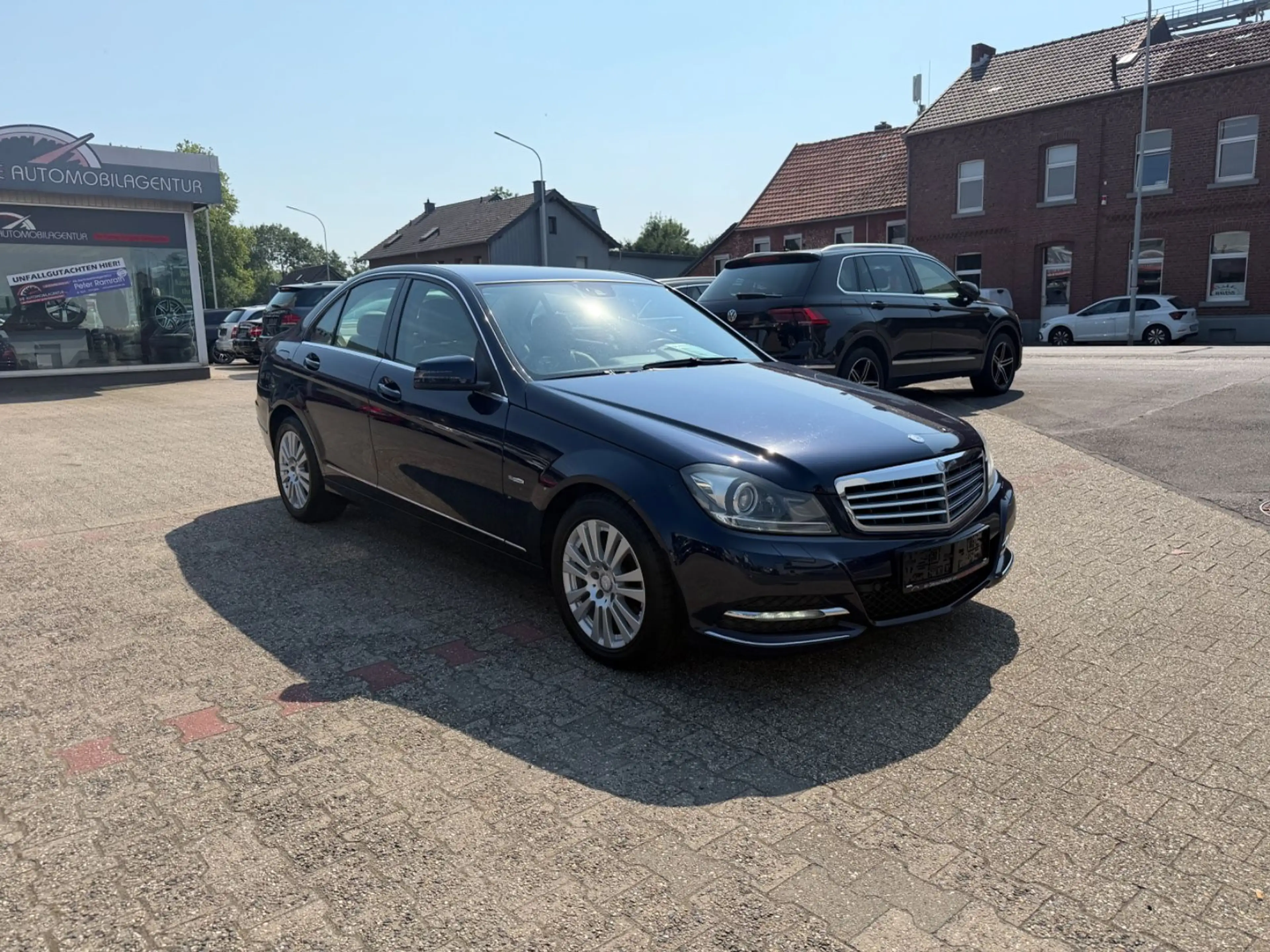 Mercedes-Benz C 250 CGI AUTOMATIK Xenon Sitzhz Multifkt Leder — photo 3