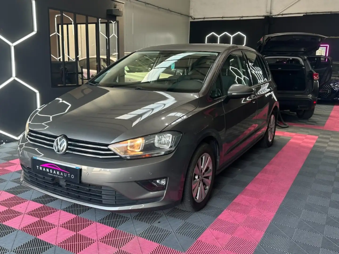Volkswagen Golf Sportsvan Confortline 1.6 TDI 110 ch ~ Régulateur Adaptatif ~ AutoHold ~ Bluetooth Grijs - 2