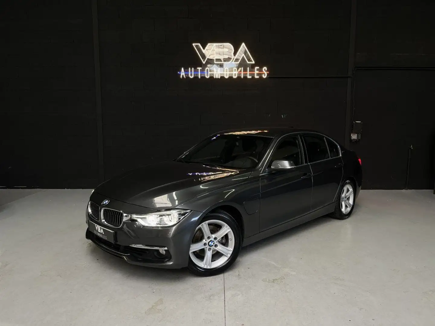 BMW 330 Berline (6) 330e 252ch Executive BVA8 Hybride Grijs - 1