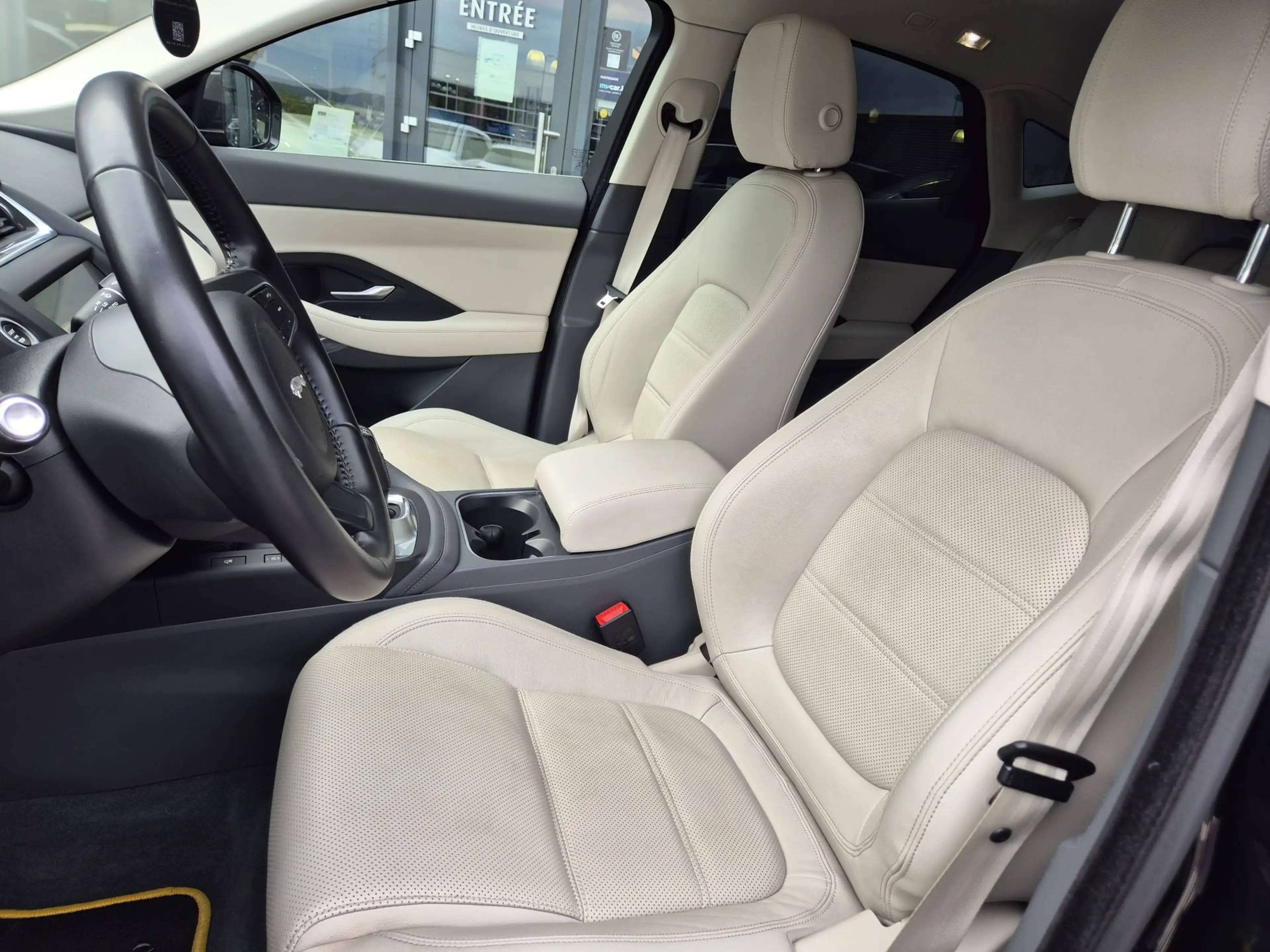 Jaguar E-Pace SPORT P250 AWD / FULL SERVICE — photo 10