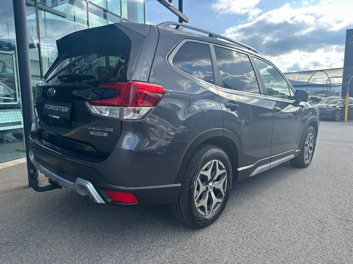 Subaru Forester 2,0i e-Boxer Style Xtra AWD Aut. *AHV* Grau - 2