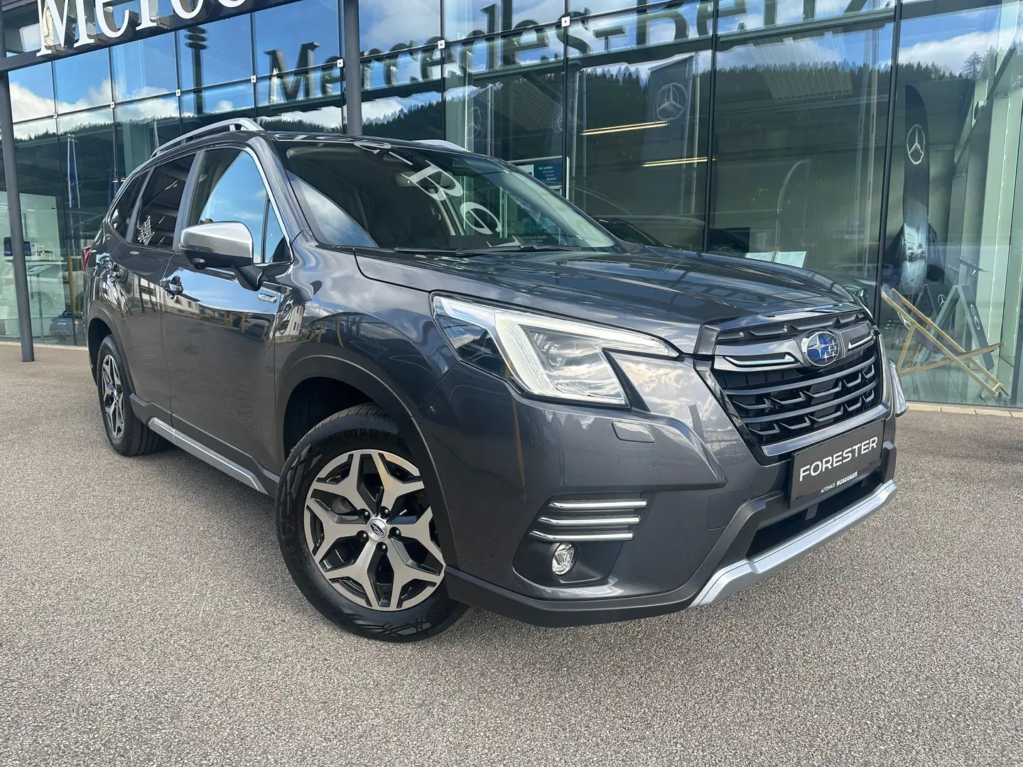 Subaru Forester 2,0i e-Boxer Style Xtra AWD Aut. *AHV* Grau - 1