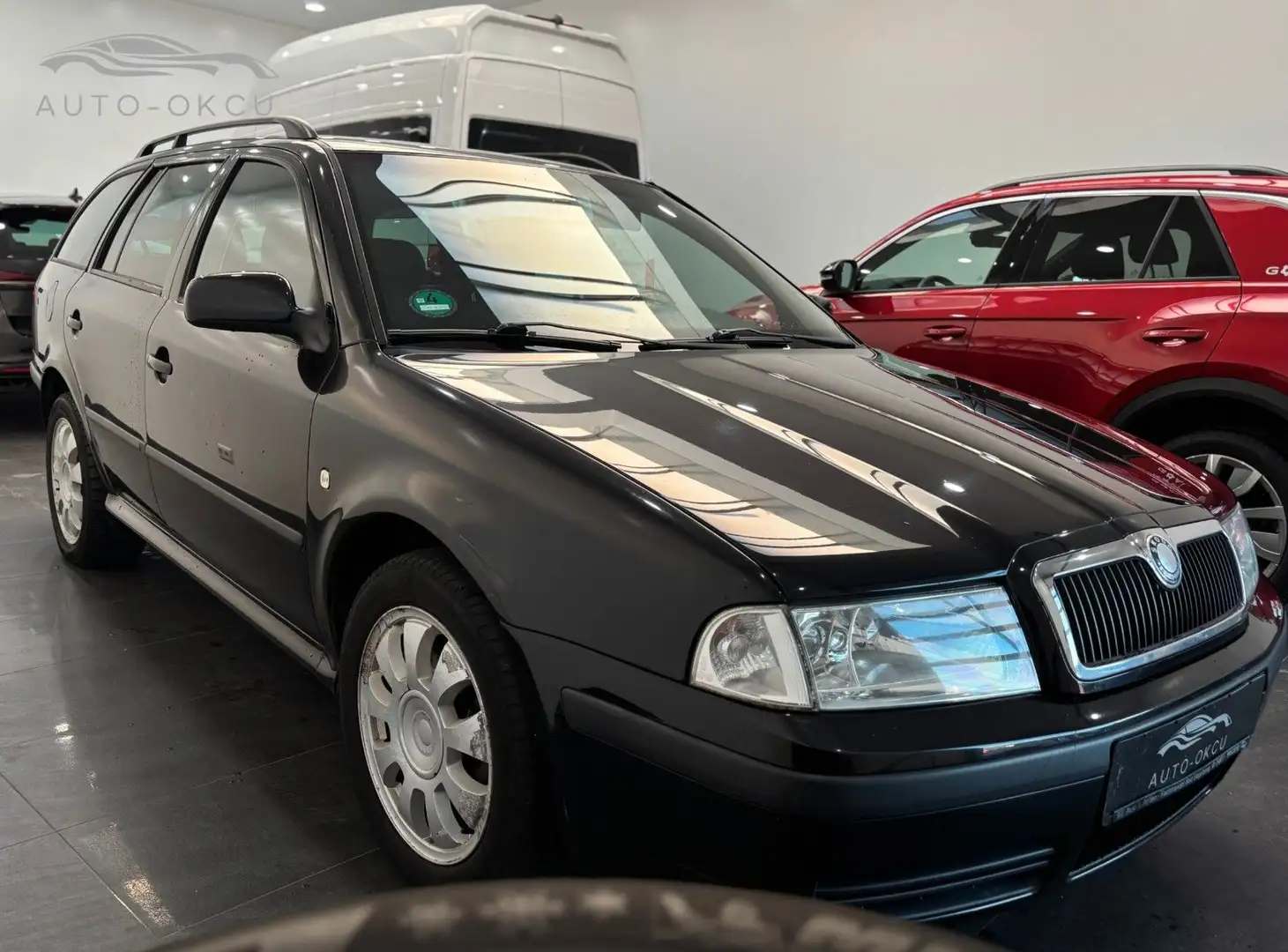 Skoda Octavia Combi 2.0 110 KW / KLIMAA. / AHK/ HU:NEU Schwarz - 2