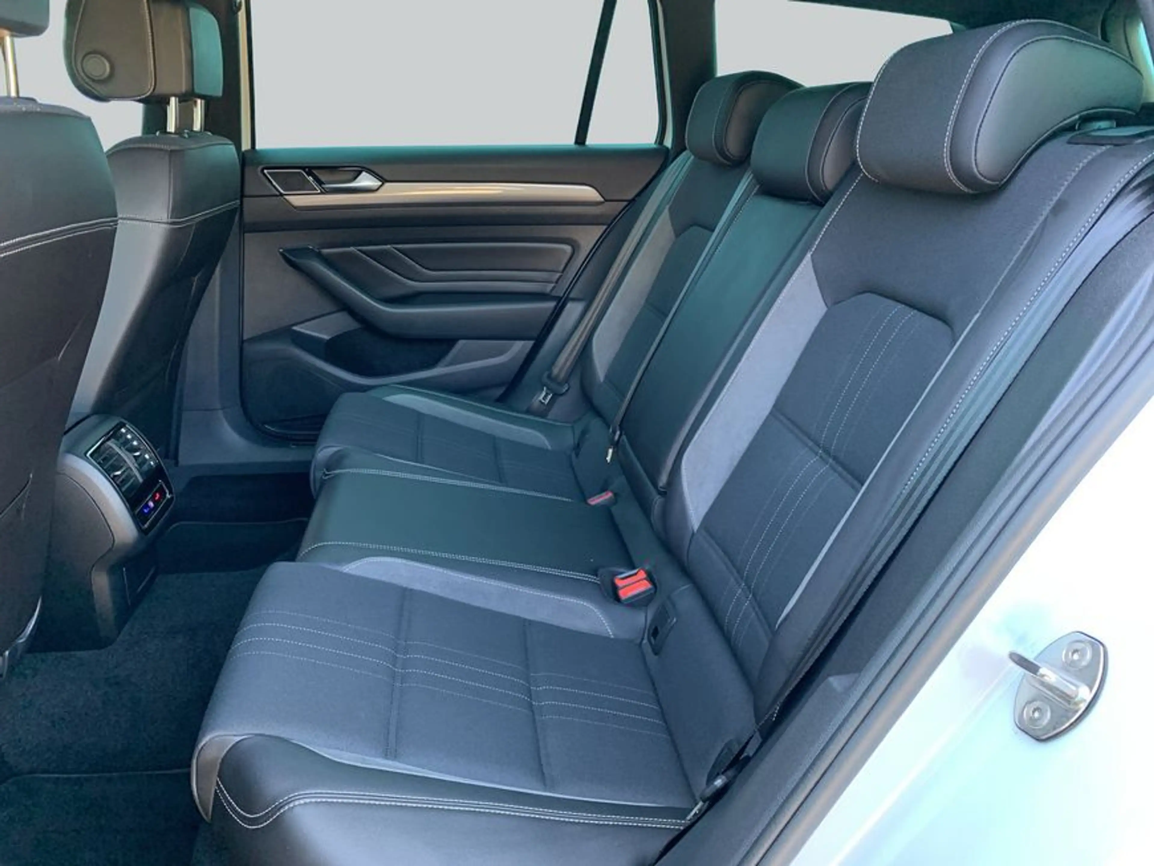 Volkswagen Passat Alltrack Variant 2.0 TDI 4Motion DSG AHK Na — photo 11