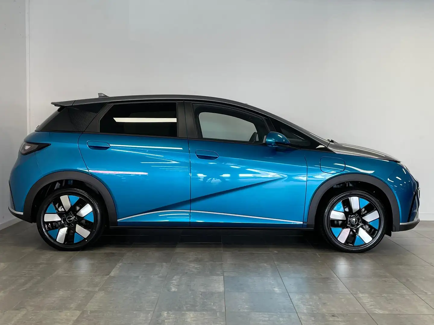 BYD Dolphin Design 60 kWh l VOORRAAD l PANORAMADAK l 360 CAMER Albastru - 2