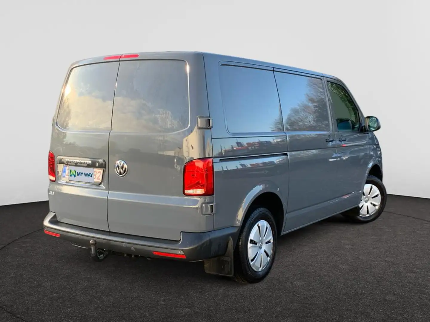 Volkswagen Transporter 2.0 TDi (150pk) AUTOMAAT /// Vaste Trekhaak /// Apple Carplay & Android Auto /// Grijs - 2