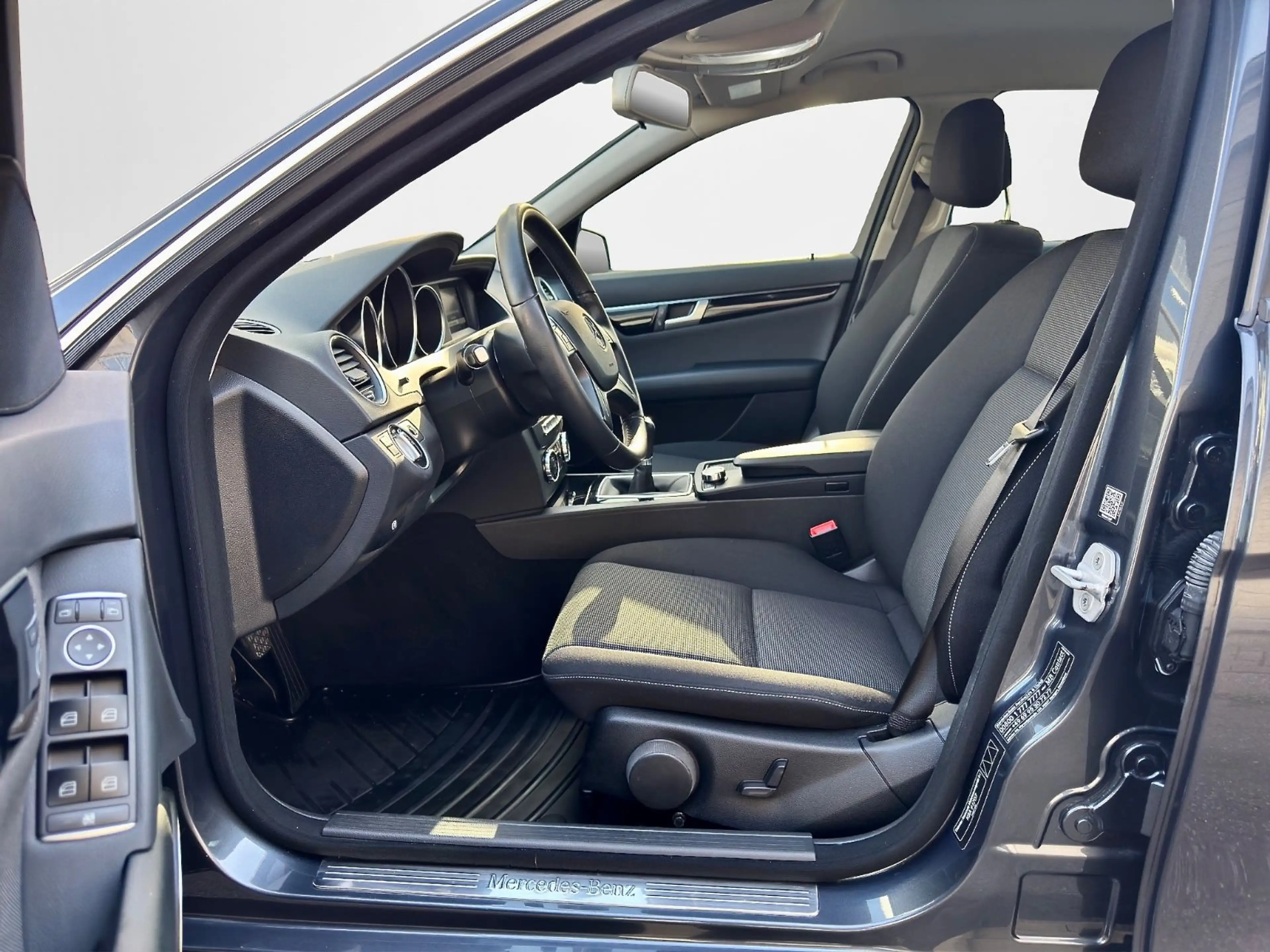 Mercedes-Benz C 220 CDI BlueEfficiency 6-GANG*NAVI*PDC*2 HAND* — photo 11