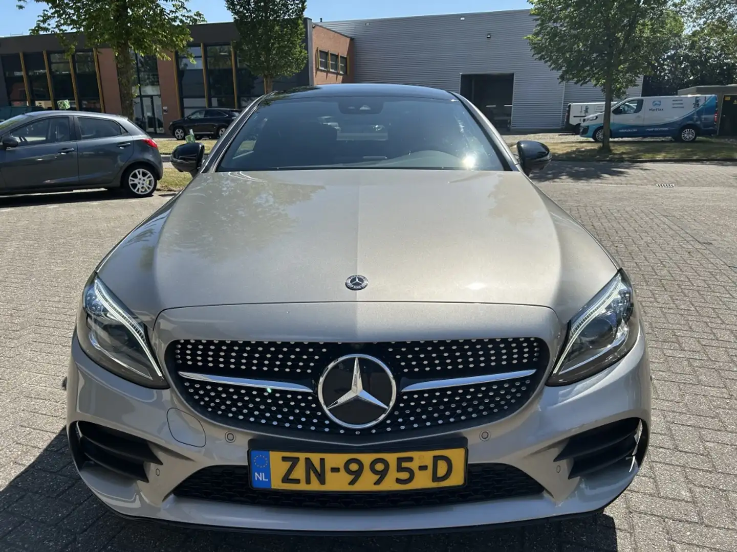 Mercedes-Benz C 180 Coupé AMG Premium Pack DEALER 1e EIGENAAR NAP Grijs - 2
