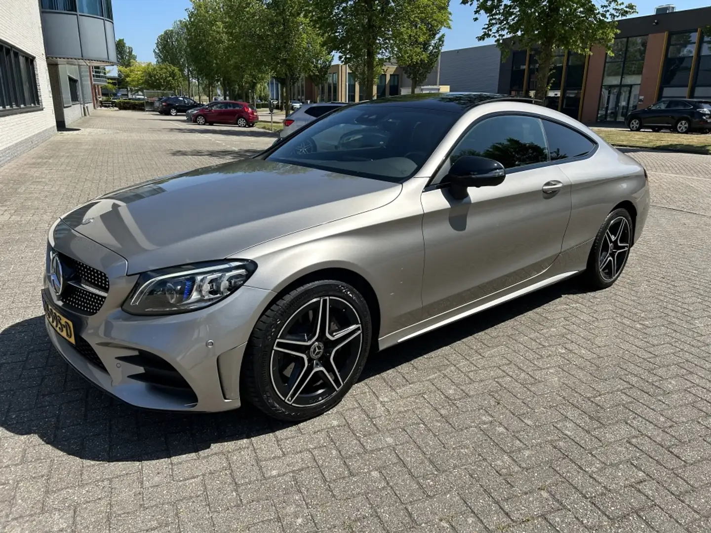 Mercedes-Benz C 180 Coupé AMG Premium Pack DEALER 1e EIGENAAR NAP Grijs - 1