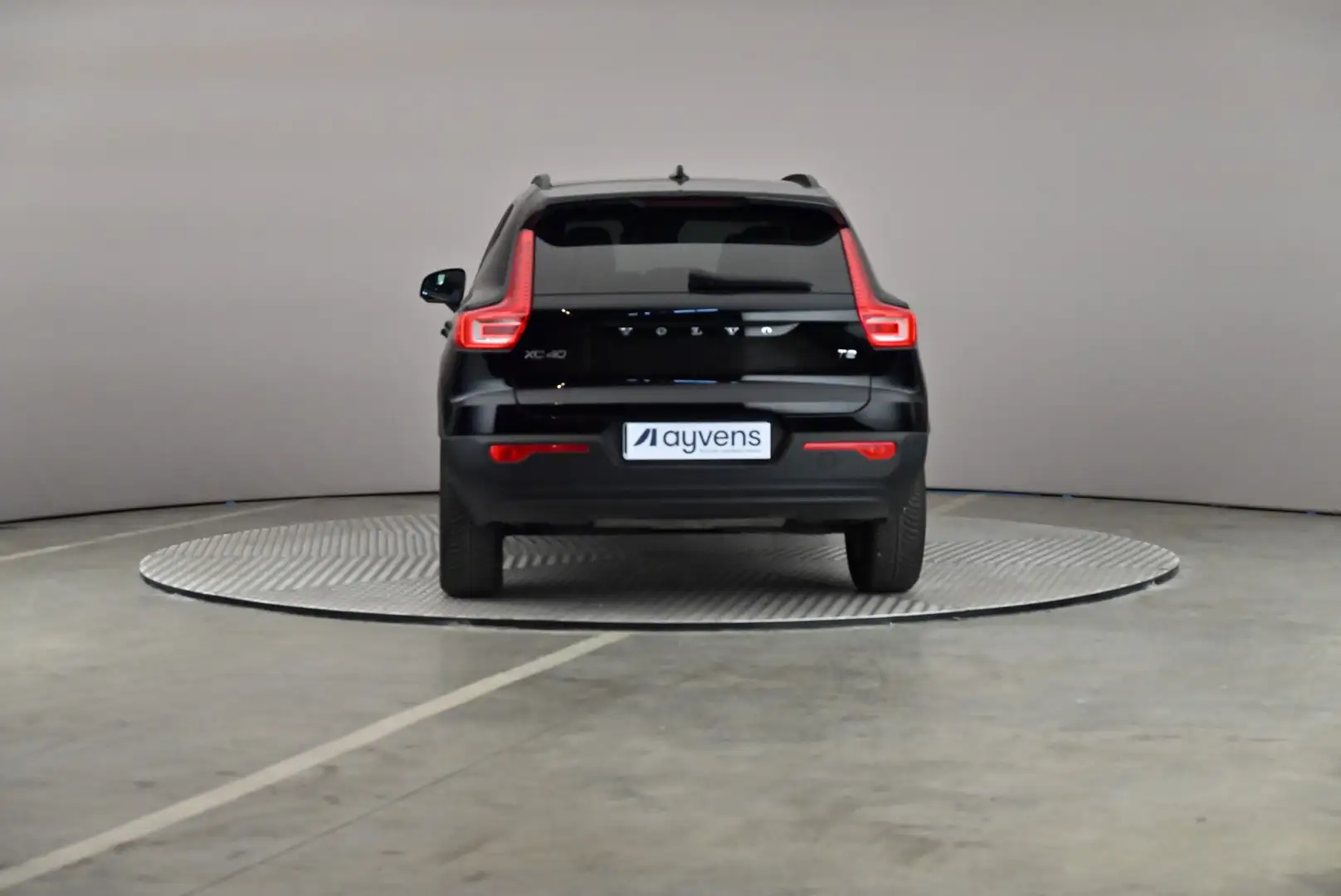 Volvo XC40 1.5 T2 Momentum Core LED GPS PDC CAM Carplay Cruis Чорний - 2