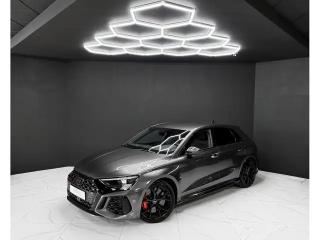 Audi RS3 SPORTBACK / B&O / CERAMIC / CAM / VALCONA